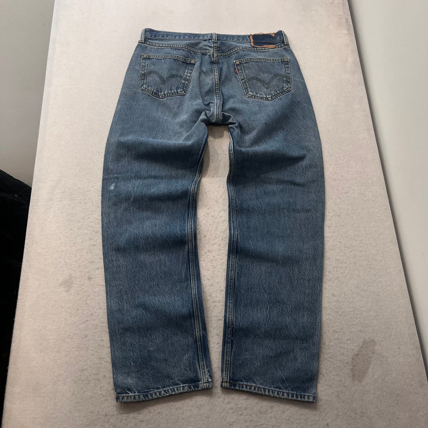 Vtg Levi's Men's Blue Faded Denim Straight Jeans Button Fly Classic Size 38x36