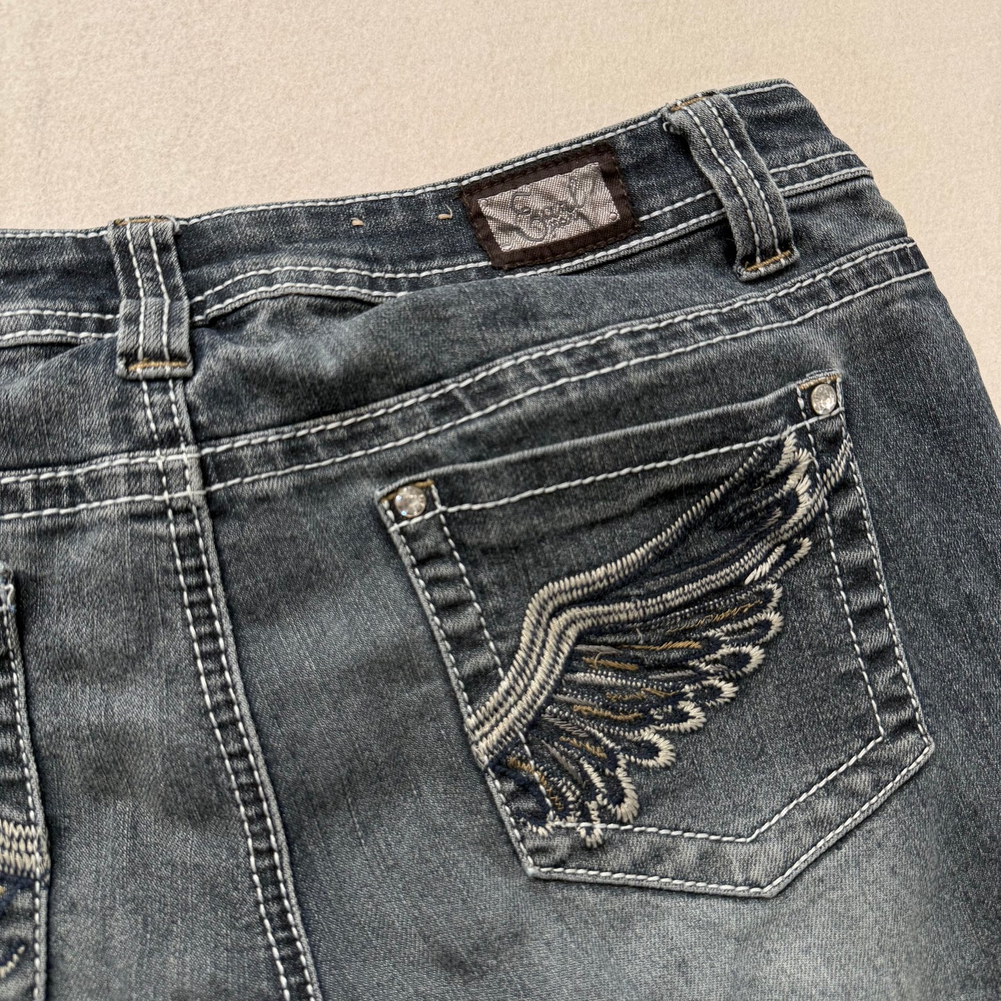 Earl Jean Blue Denim Capri Jeans Wing Embroidered Back Pockets Size 8P