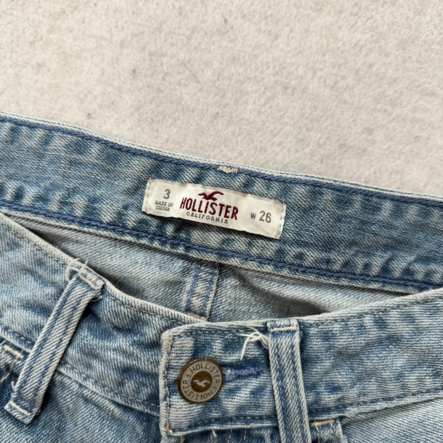 Hollister Women's Blue Denim Shorts Light Wash Stretch Cuffed Hem Size 3 W26