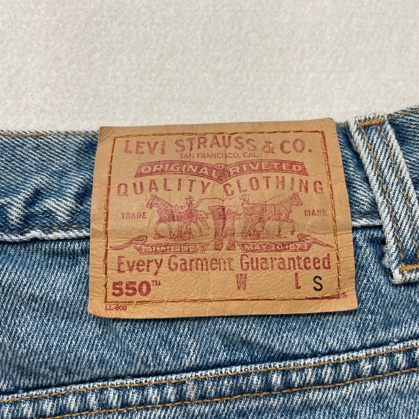 Levi's 550 Men Blue Cotton Light Wash Tapered Leg Denim Jeans Relaxed Fit Size S
