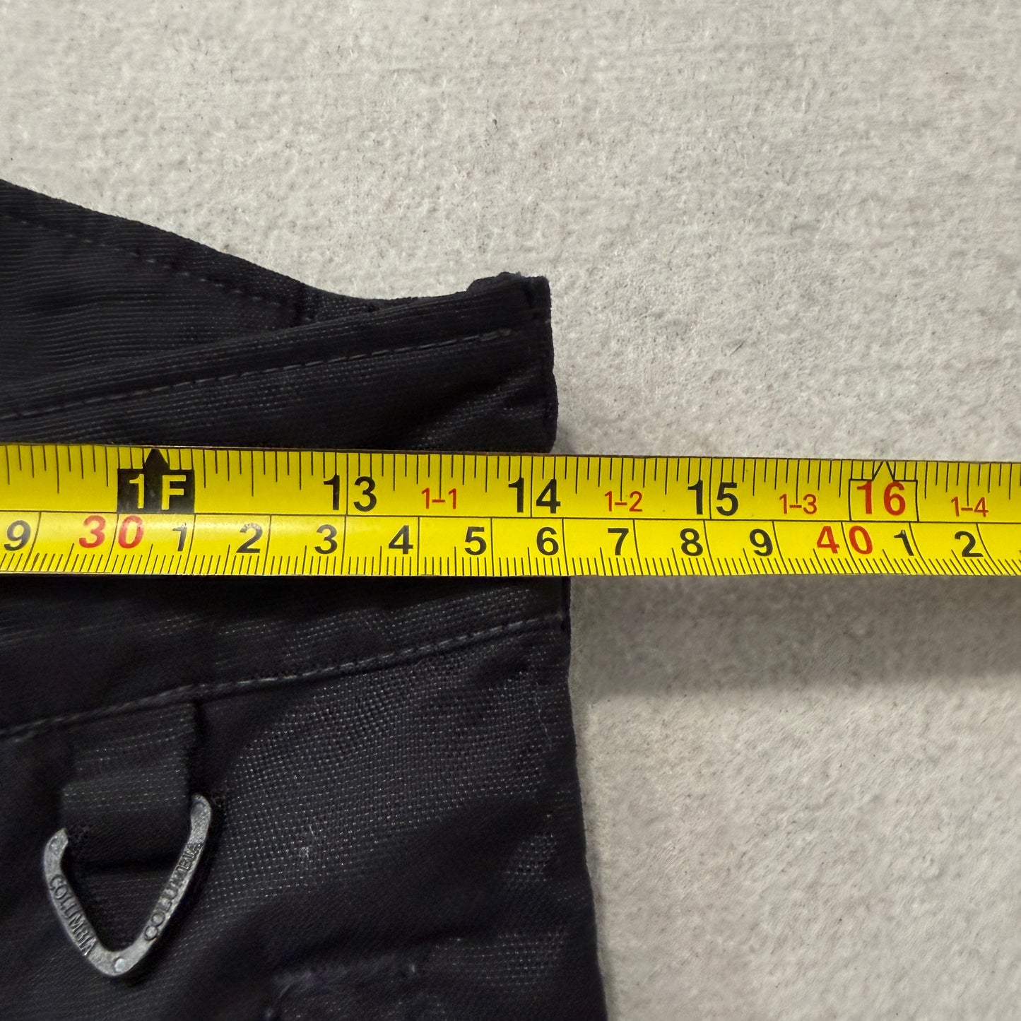 Vintage Columbia Sportswear Company Men's Black Snowboarding Pants Pocket Size S