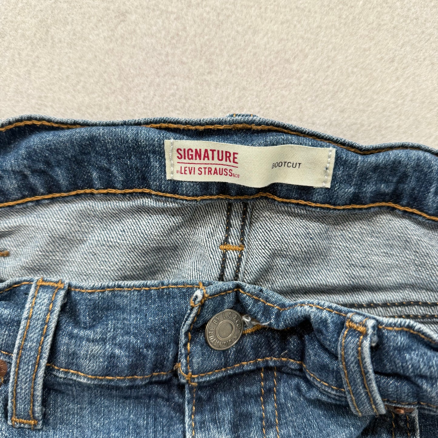 Levi’s Signature Bootcut Blue Denim Jeans Y2K Classic Straight Leg Pants