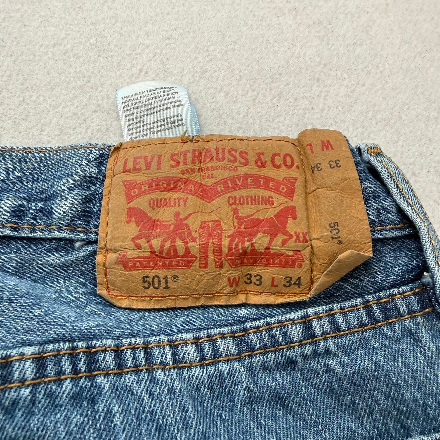 Levi's 501 Men's Blue Denim Jeans Button-Fly Pockets Classic Fit Size W33xL34