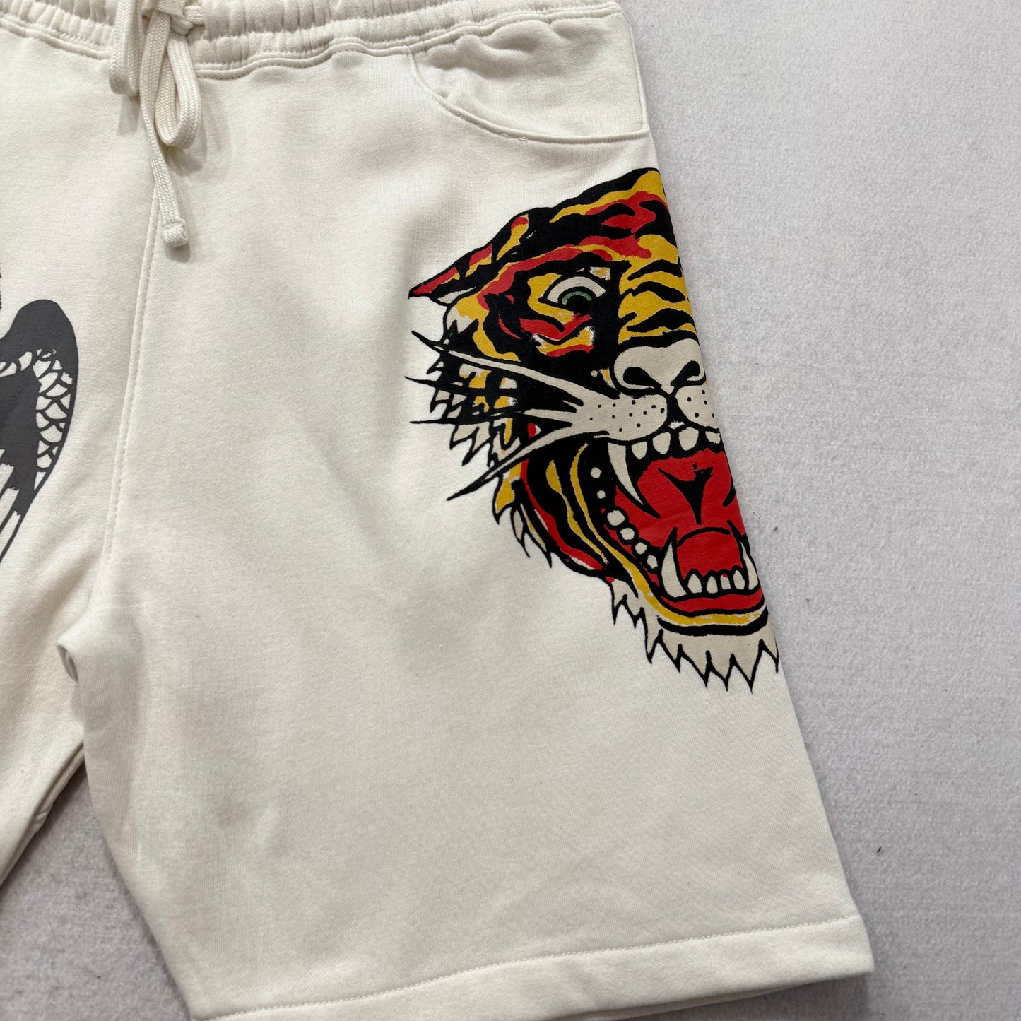ED HARDY “Tiger Roar” CRÈME FLEECE SHORTS