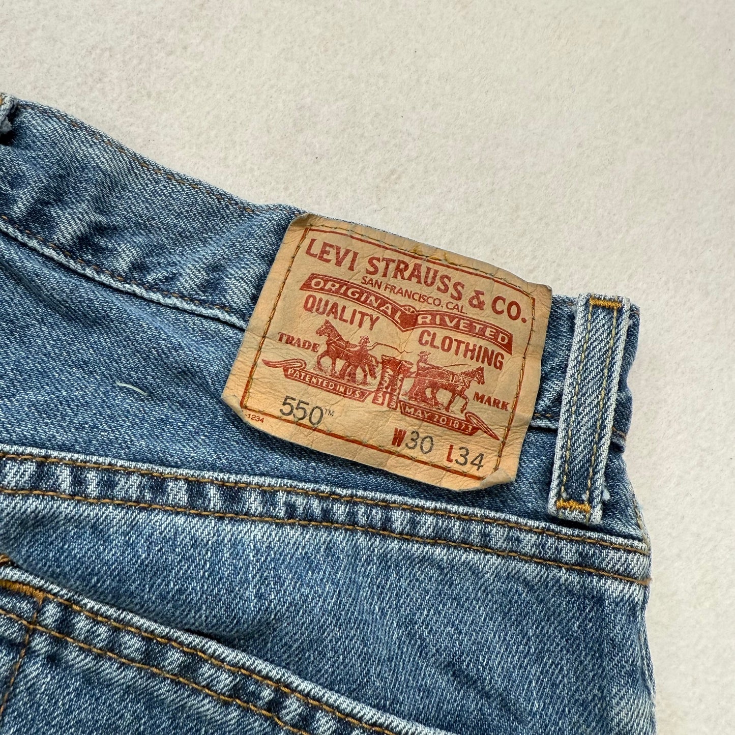 Levi Strauss & Co. 550 Men's Blue Denim Relaxed Fit Straight Leg Jeans Waist 30