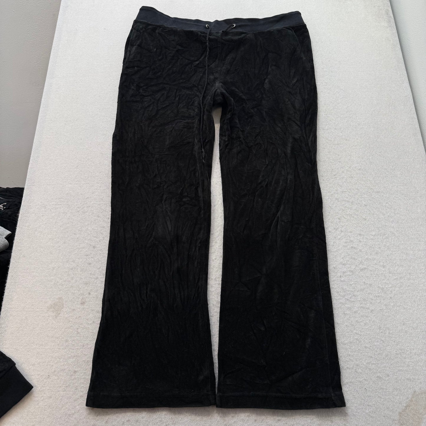 Vintage Juicy Couture Women's Black Velour Tracksuit Set Hoodie & Pant Y2k Size L