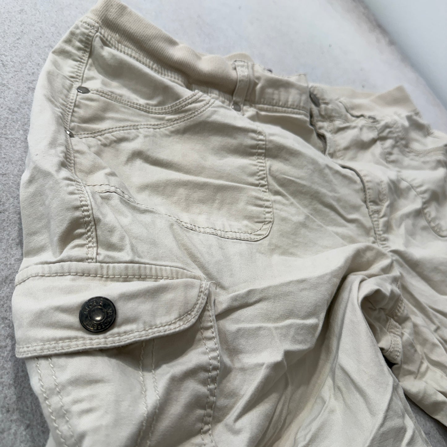 Gloria Vanderbilt Men's Beige Cargo Capri Shorts Back Flap Pockets Size W36