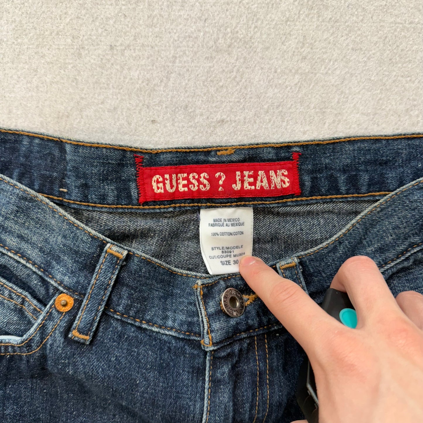 Guess Women's Blue Denim Wide Leg Jeans Button Fly Pockets Classic Fit Size 30