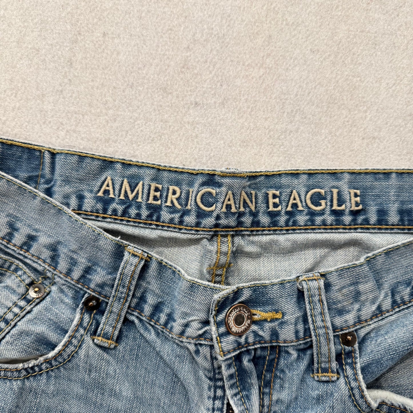 American Eagle Men's Light Wash Blue Denim Straight Leg Jeans Raw Hem Size 34