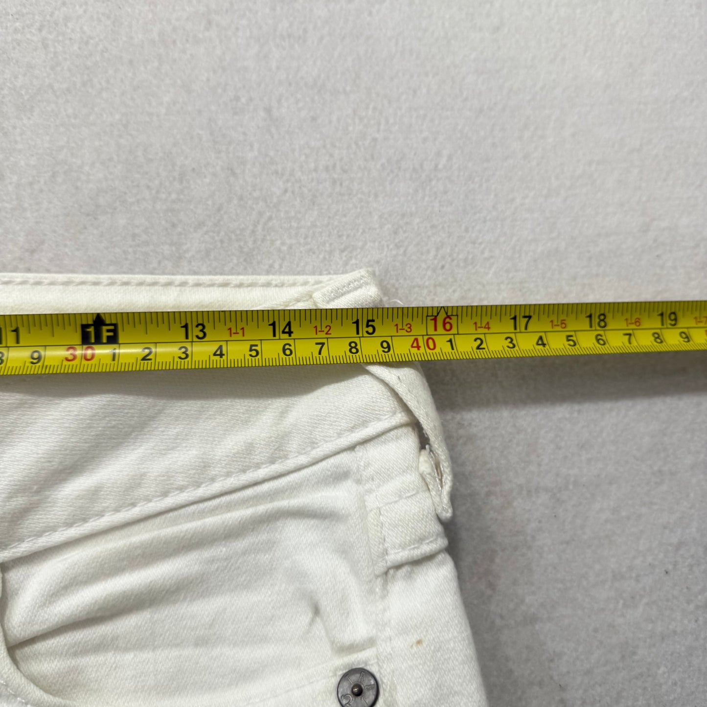 True Religion White Denim Flared Jeans Back Snap Pockets Mid Rise Size 28