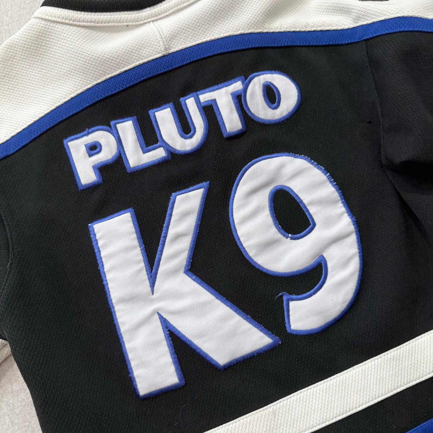 Vintage Disneyland Resort Pluto #K9 Kids Black Blue Icehounds Hockey Jersey Size S