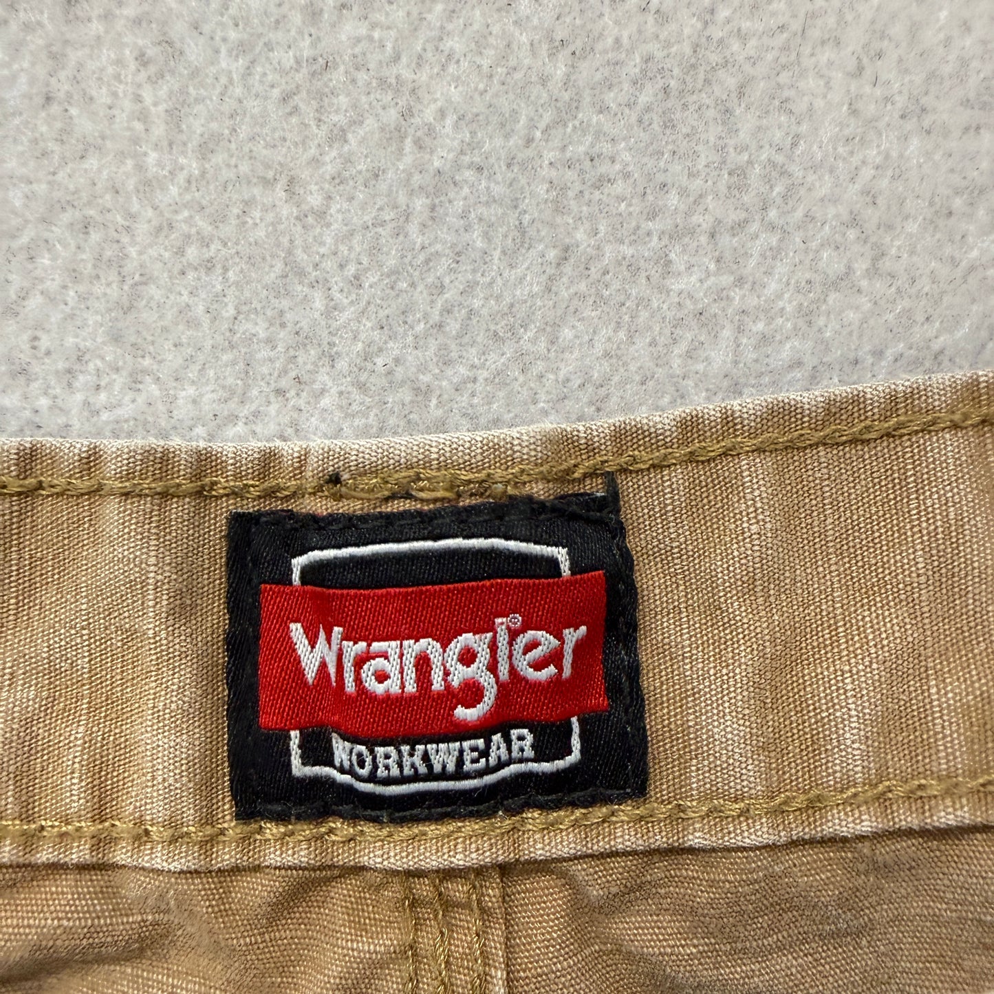 Wrangler Workwear Men's Khaki Loose Fit Cargo Pants Pockets Logo Size W42
