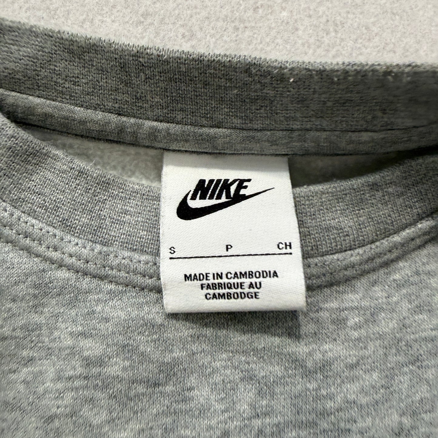 Nike Men Gray Fleece Sweatshirt Crewneck Embroidered Swoosh Logo Athletic Size S