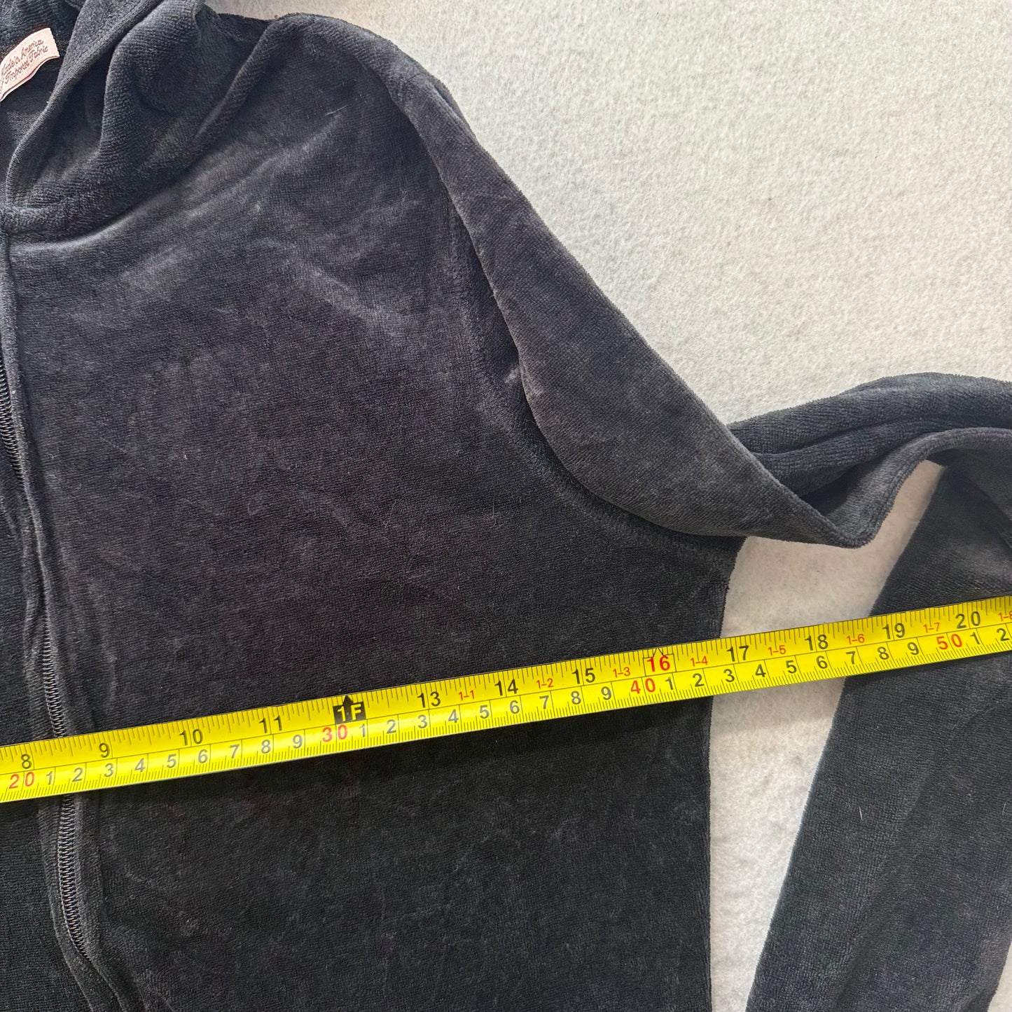 Vintage Juicy Couture Women's Black Velour Zip-Up Hoodie Loungewear Pockets Size S