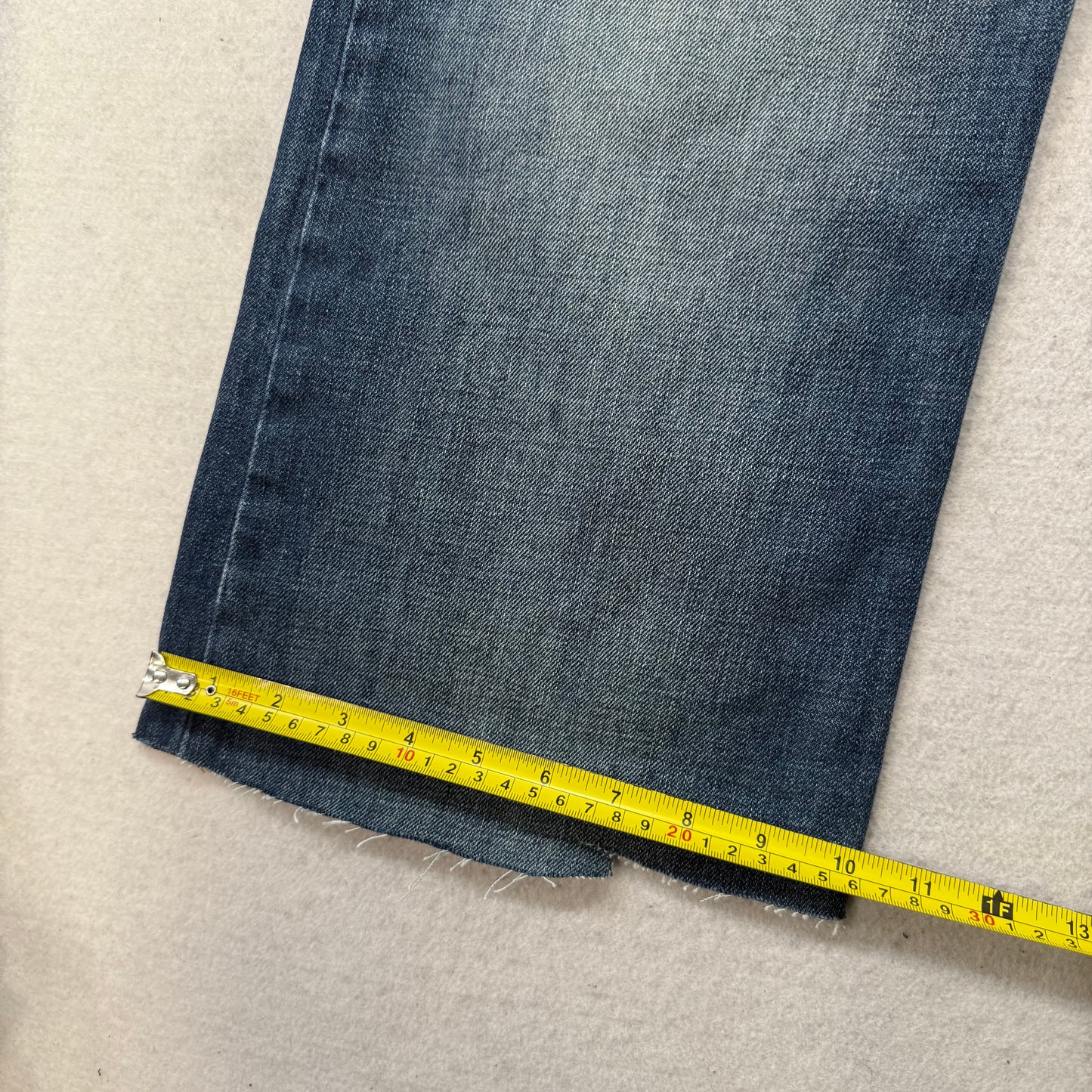 Carhartt Men's Medium Wash Blue Denim Relaxed Bootcut Jeans Raw Hem Y2K Size 40
