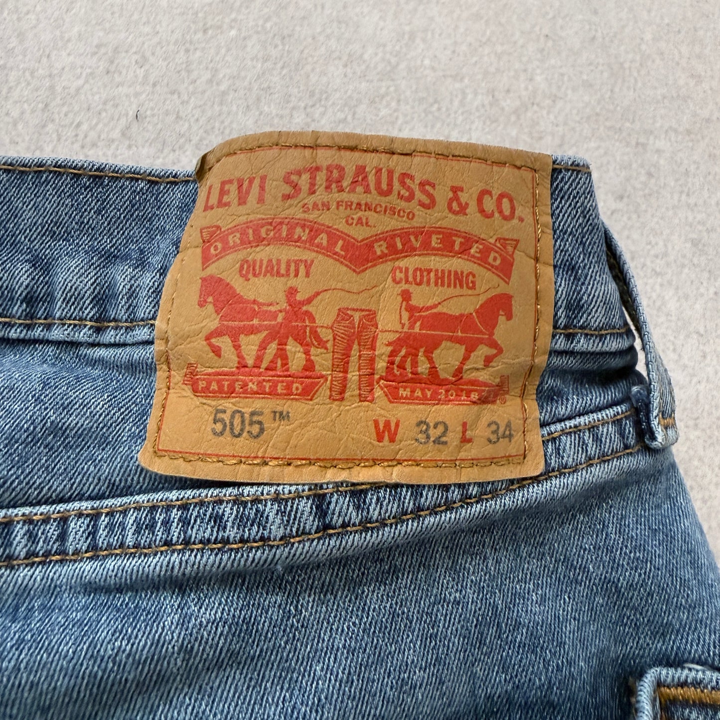 Levi's 505 Men Blue Denim Jeans Straight Fit Pocket Zip-Fly Classic Size W32xL34