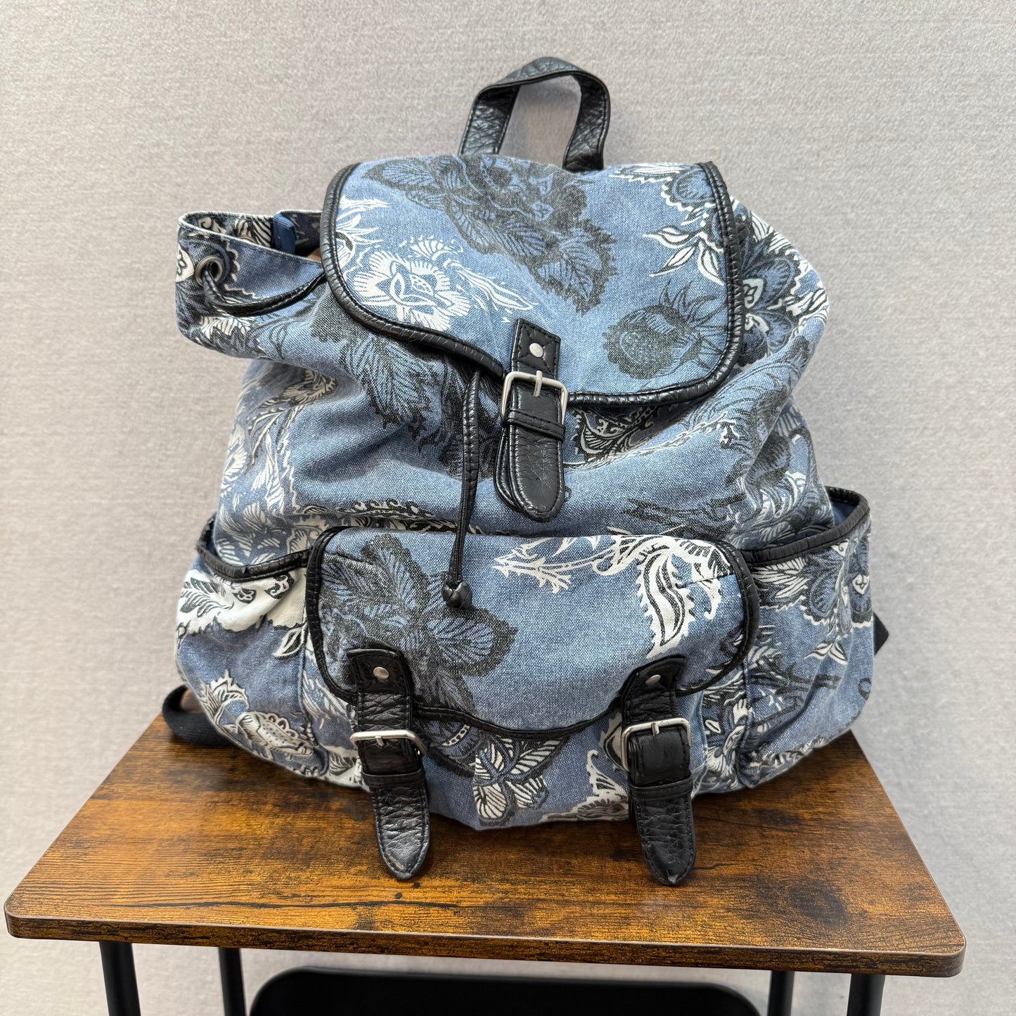 Aeropostale Blue White Paisley Canvas Flap Top Backpack Utility Pockets Size L