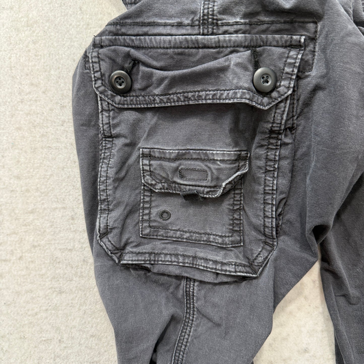 American Eagle Outfitters Women's Charcoal Gray Cargo Pant Utility Pocket Size 2