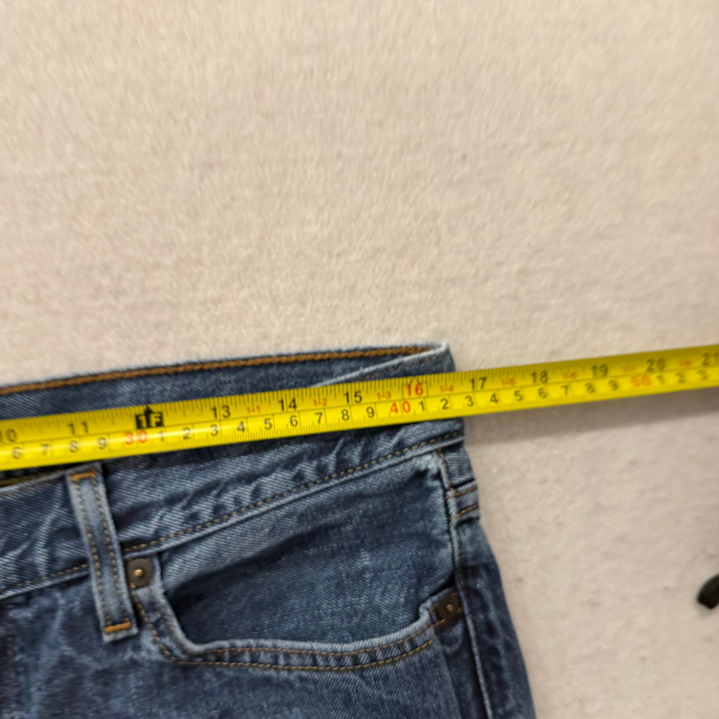 Hollister Mens Medium Wash Blue Denim Straight Leg Jeans 5-Pocket Design Size 32