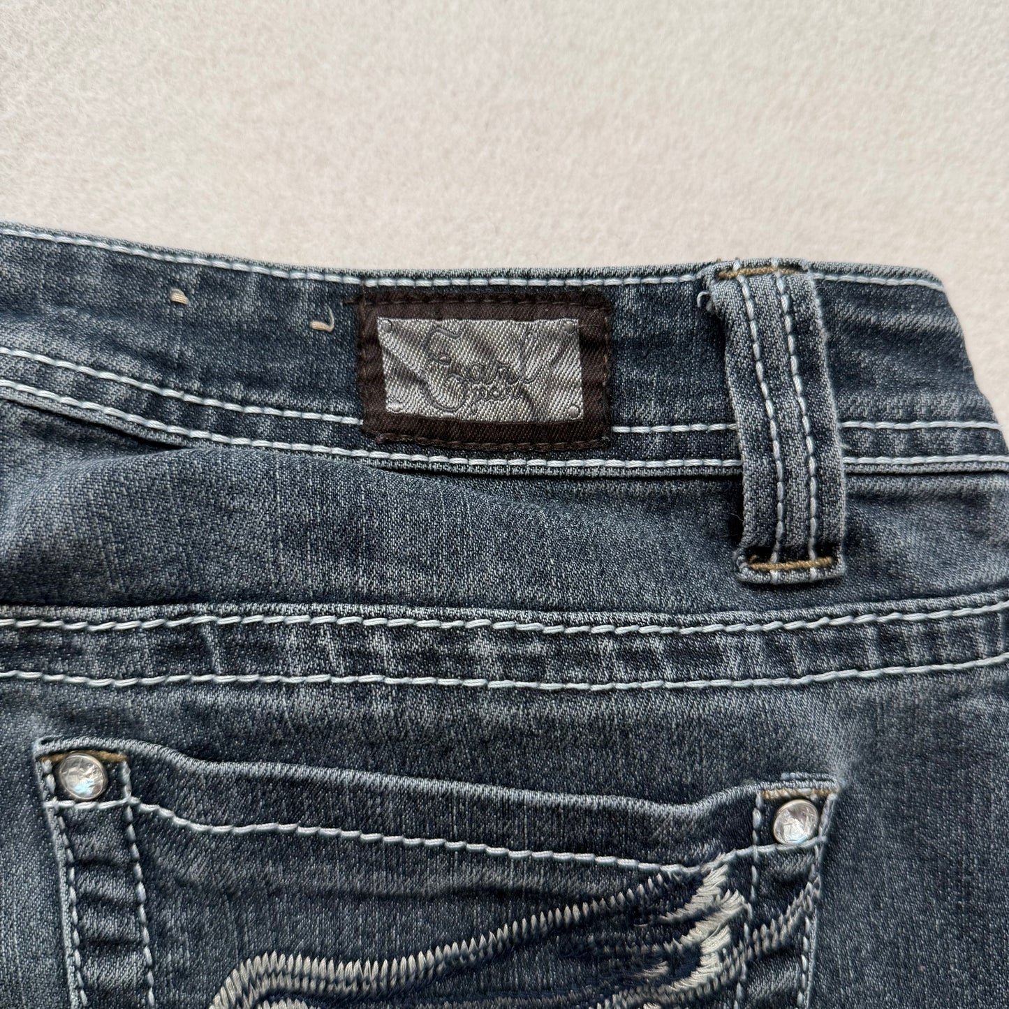 Earl Jean Blue Denim Capri Jeans Wing Embroidered Back Pockets Size 8P