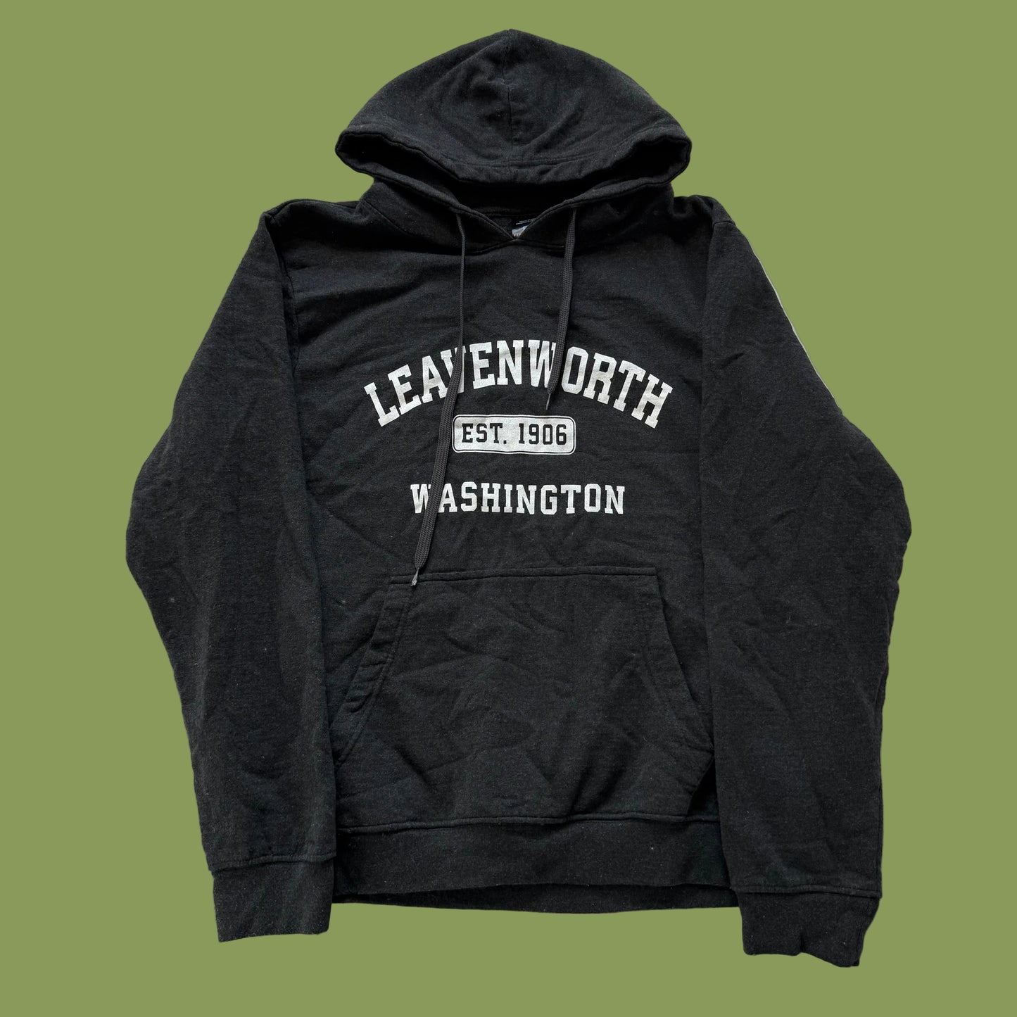 Feeling Hood Leavenworth Washington Unisex Black Pullover Hoodie Graphic Size L