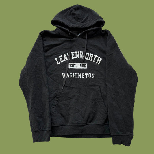 Feeling Hood Leavenworth Washington Unisex Black Pullover Hoodie Graphic Size L