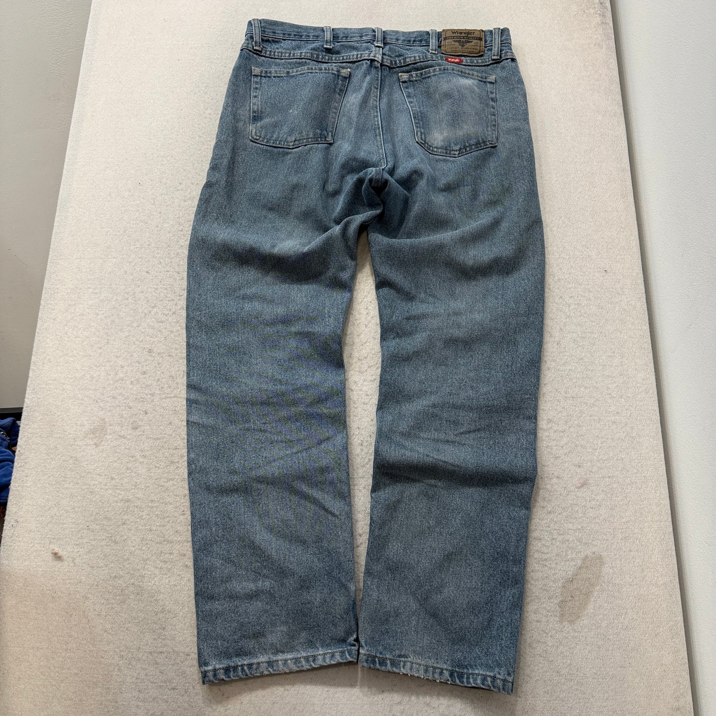 Wrangler Men's Blue Denim Jeans Straight Fit Pocket Zip-Fly Classic Size 36x31