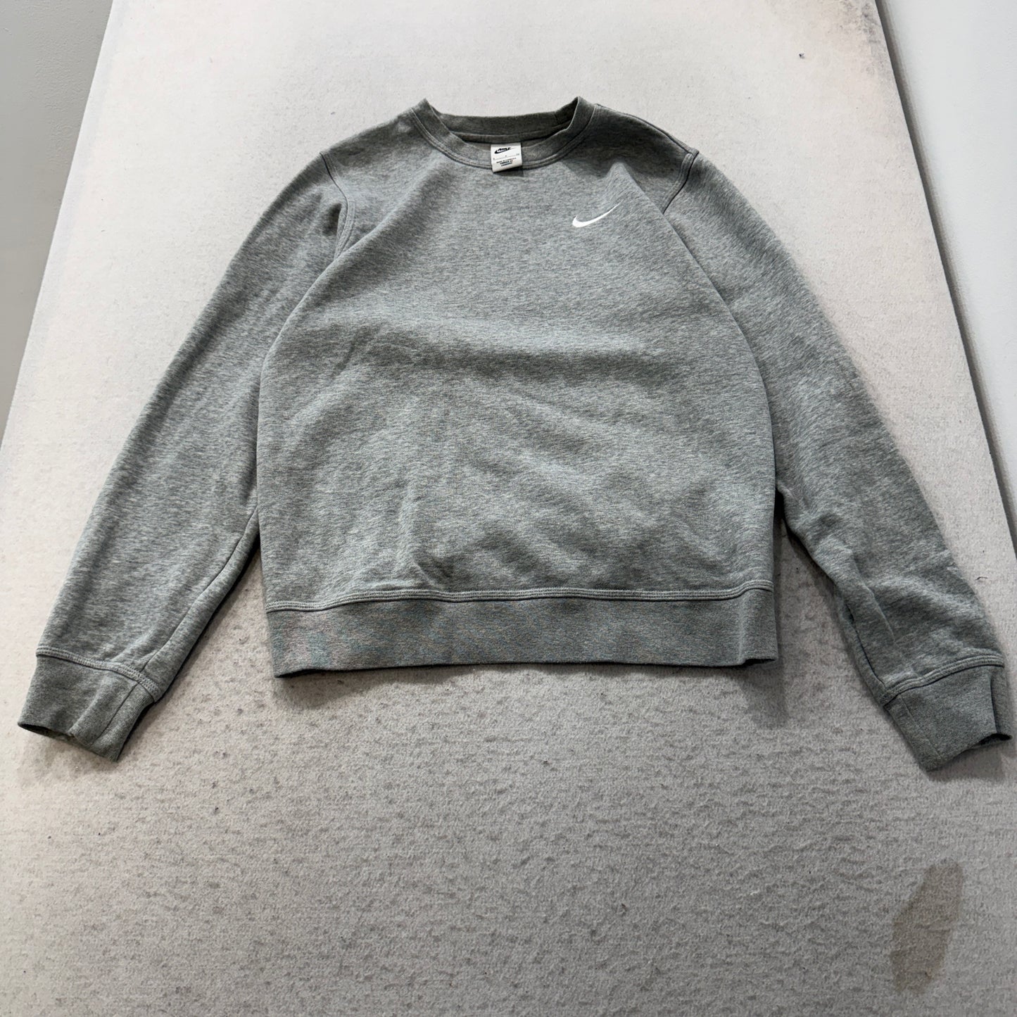 Nike Men Gray Fleece Sweatshirt Crewneck Embroidered Swoosh Logo Athletic Size S