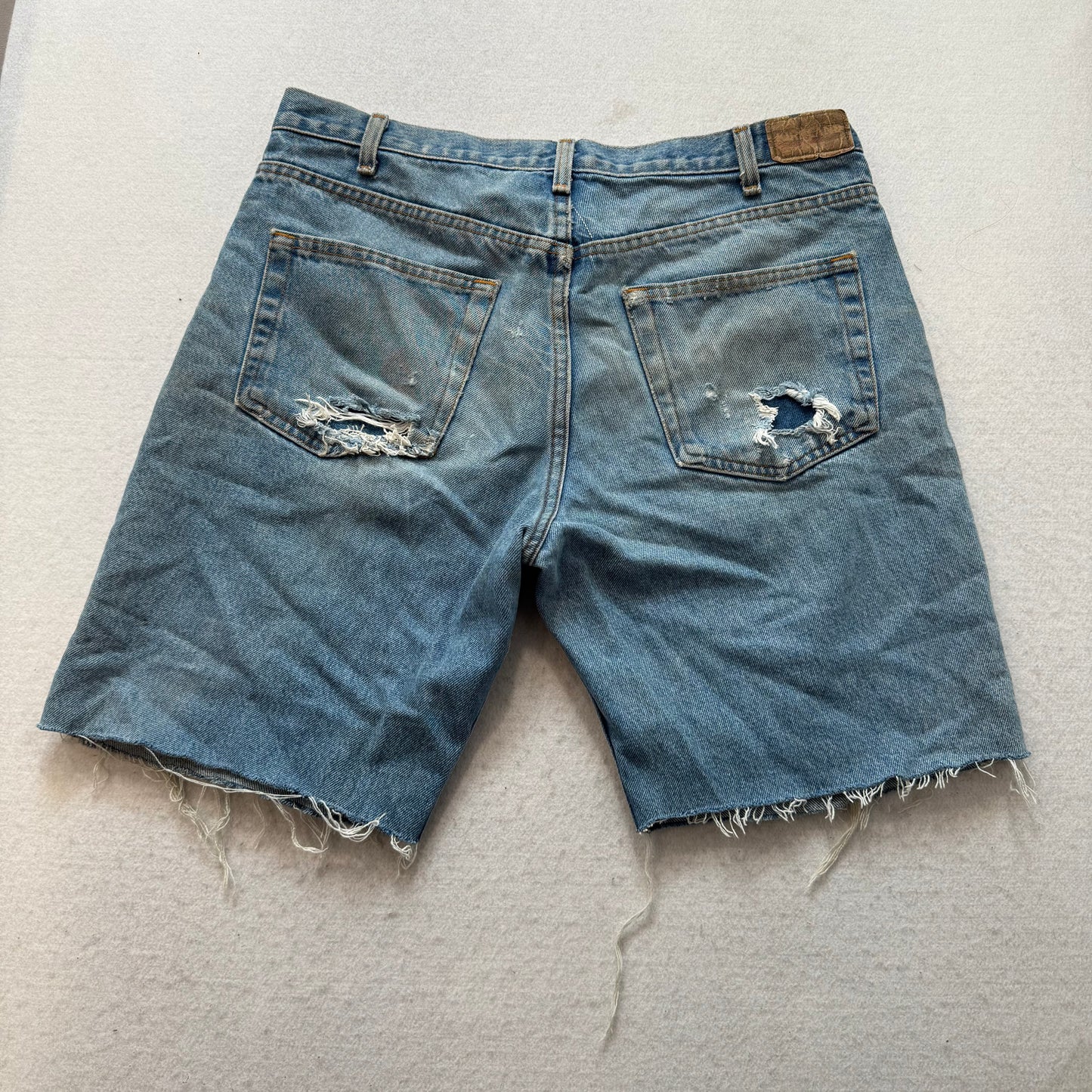 Kirkland Men's Medium Blue Denim Double Knee Cut-Off Shorts Frayed Hem Size 34