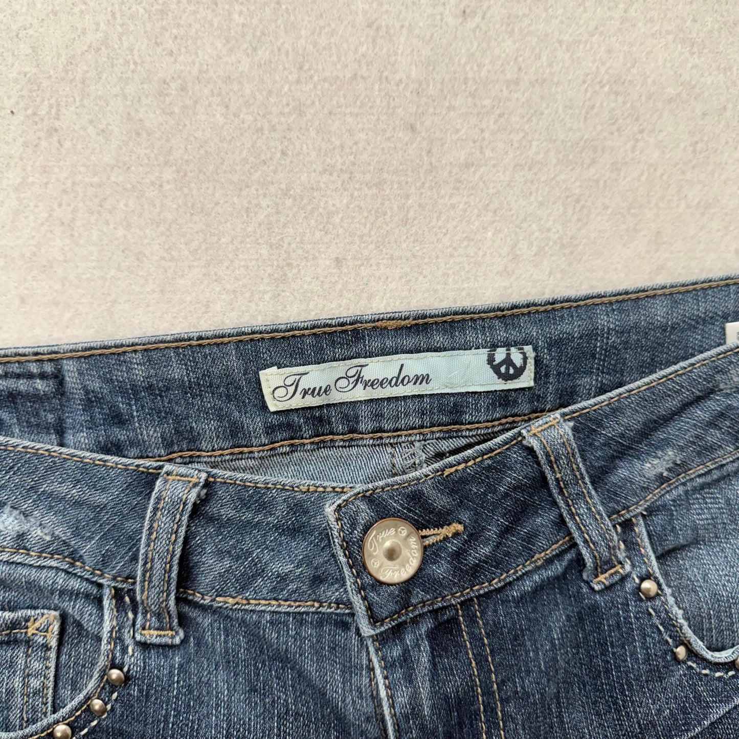 True Freedom Women's Medium Blue Denim Bootcut Jeans Bling Pocket Style Size 5