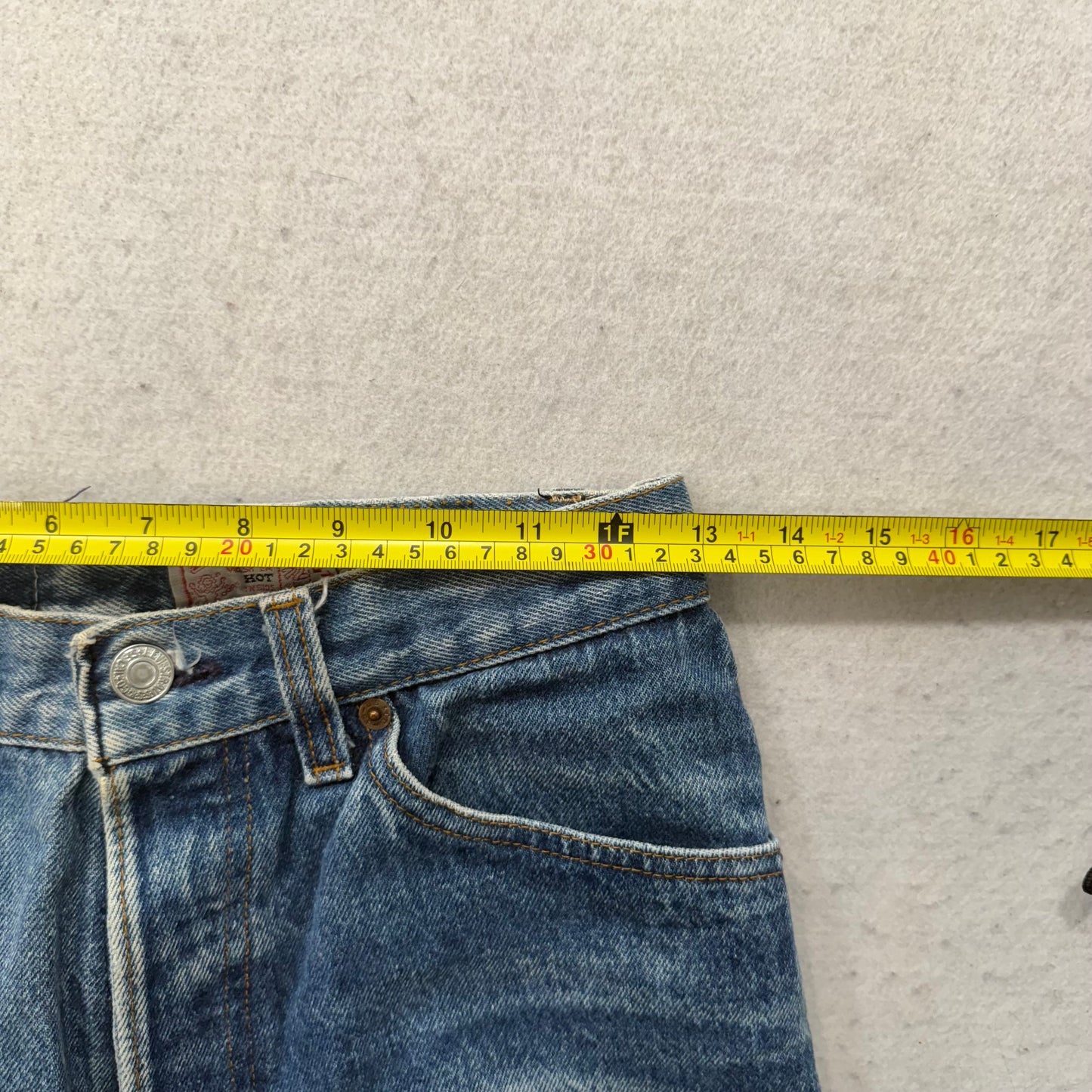 Levi's Strauss & Co. Women's Medium Wash Blue Denim Straight Leg Jeans Size 26