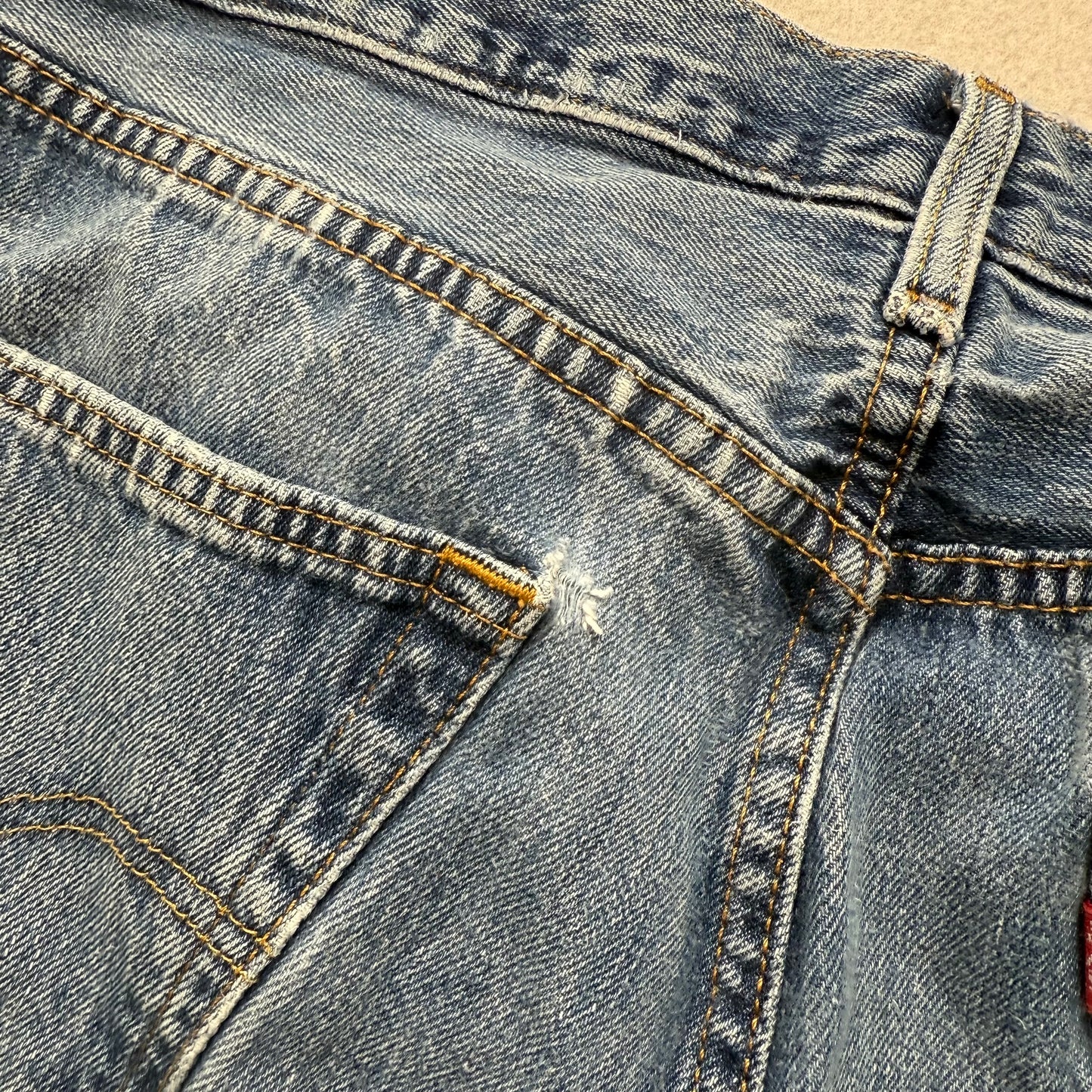 Levi Strauss & Co Men's Medium Blue Denim Straight Leg Jeans Frayed Hems Size 34