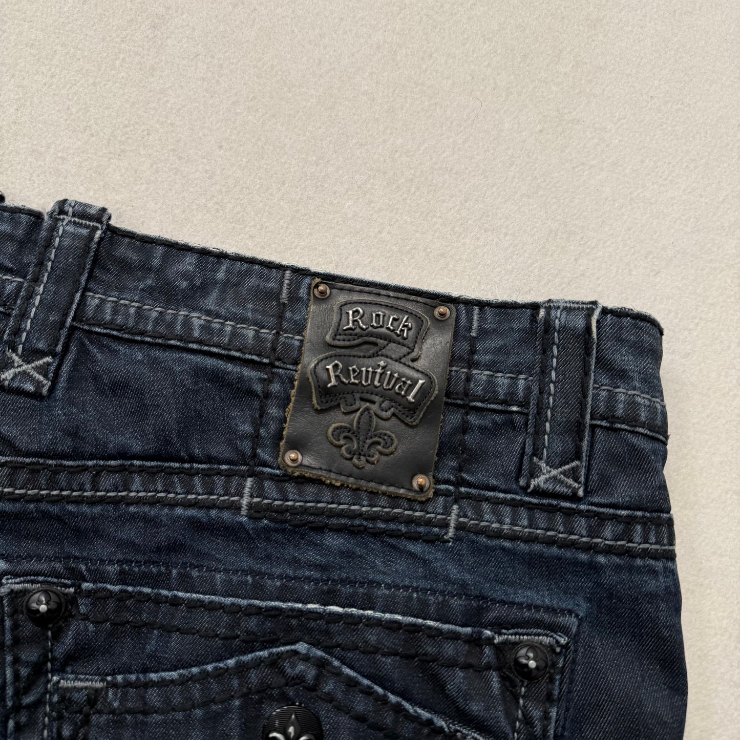 Rock Revival Leslie Dark Washed Indigo Denim Shorts Fleur-de-lis Pockets Size 42