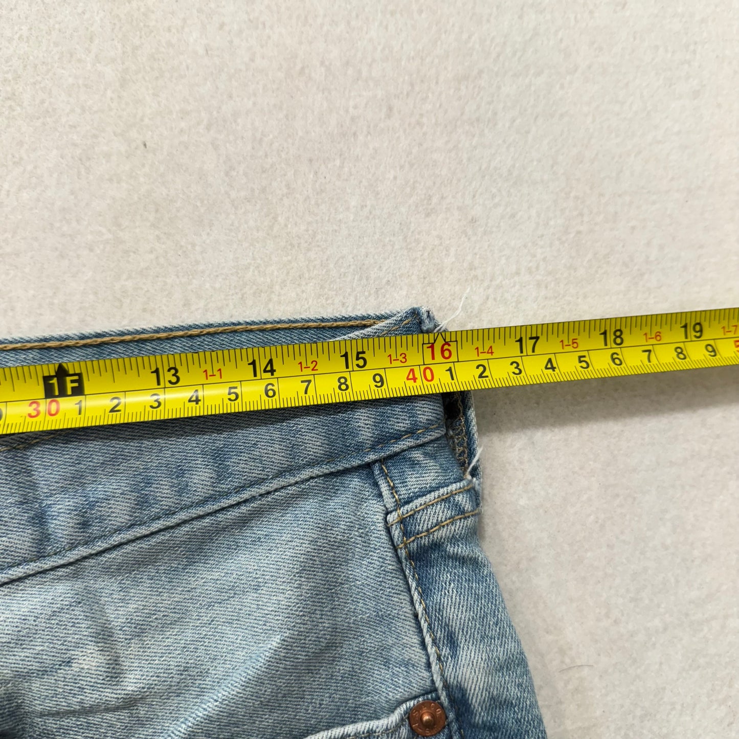 Levi Strauss & Co. 501 Men's Light Blue Denim Slim Straight Leg Jeans Waist 31