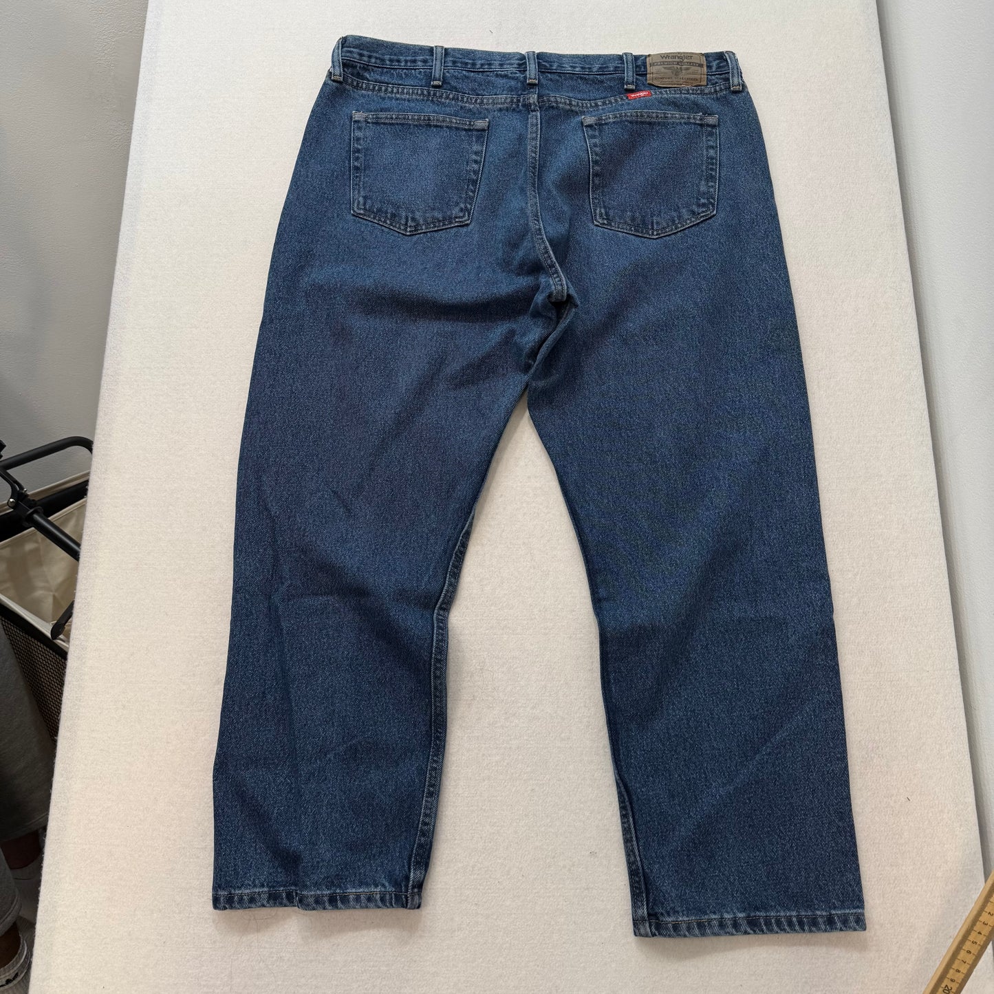 Wrangler Blue Denim Jeans Straight Leg Contrast Stitching Leather Logo Patch Size W40 L30