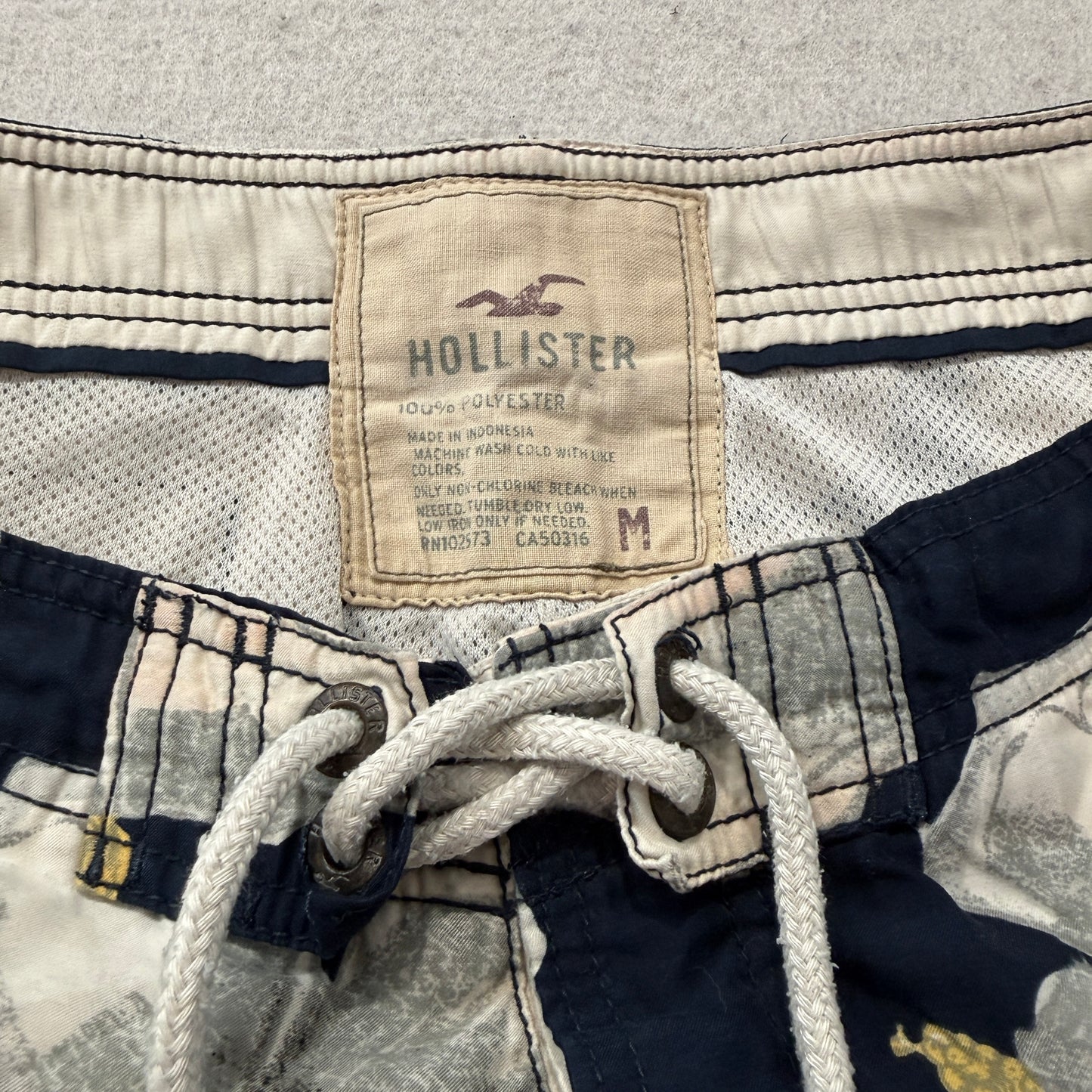 Hollister Men's Navy White Hibiscus Floral Print Board Shorts Pocket Logo Size M