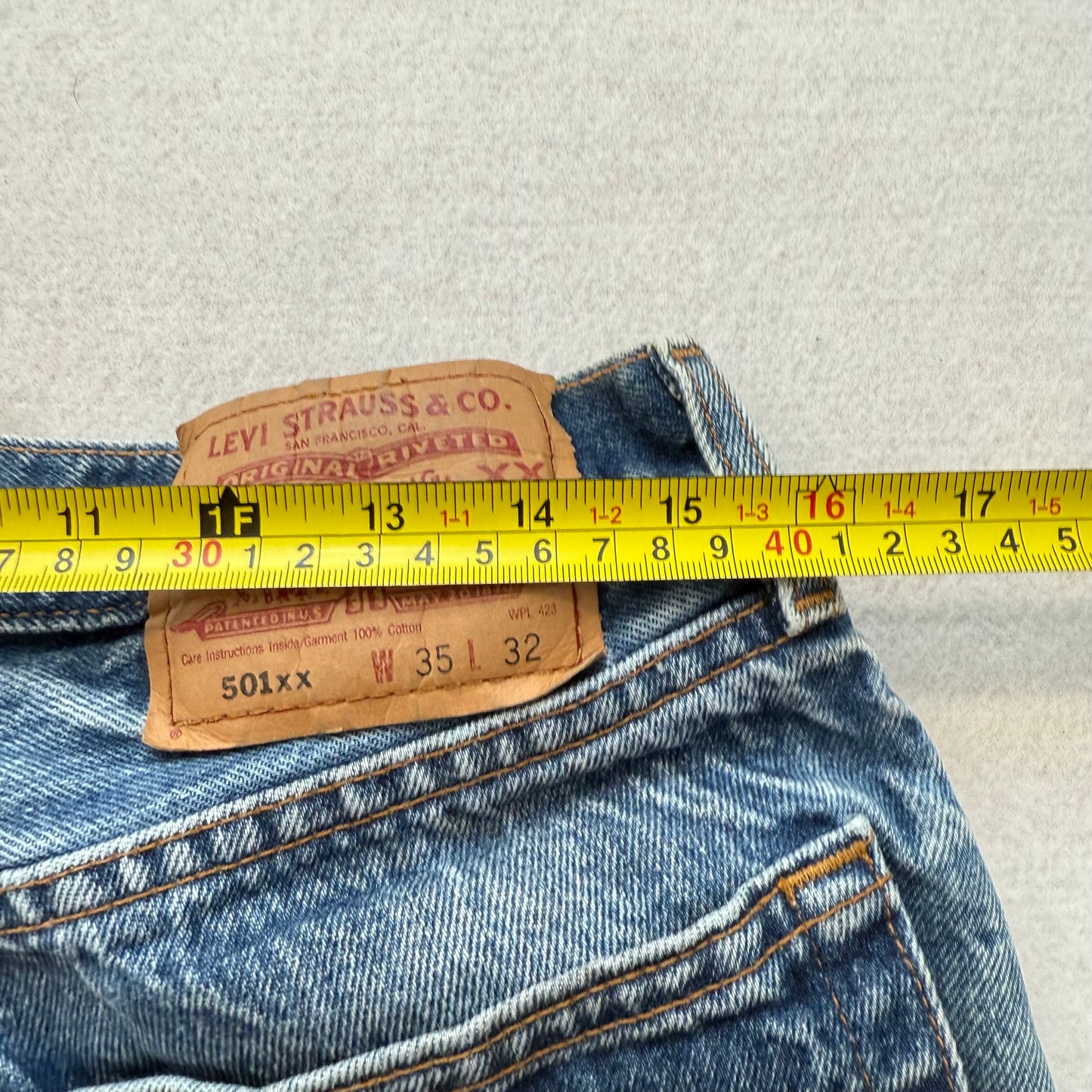 Levi's Strauss & Co. 501xx Men's Medium Blue Denim Straight Leg Jeans Size 35