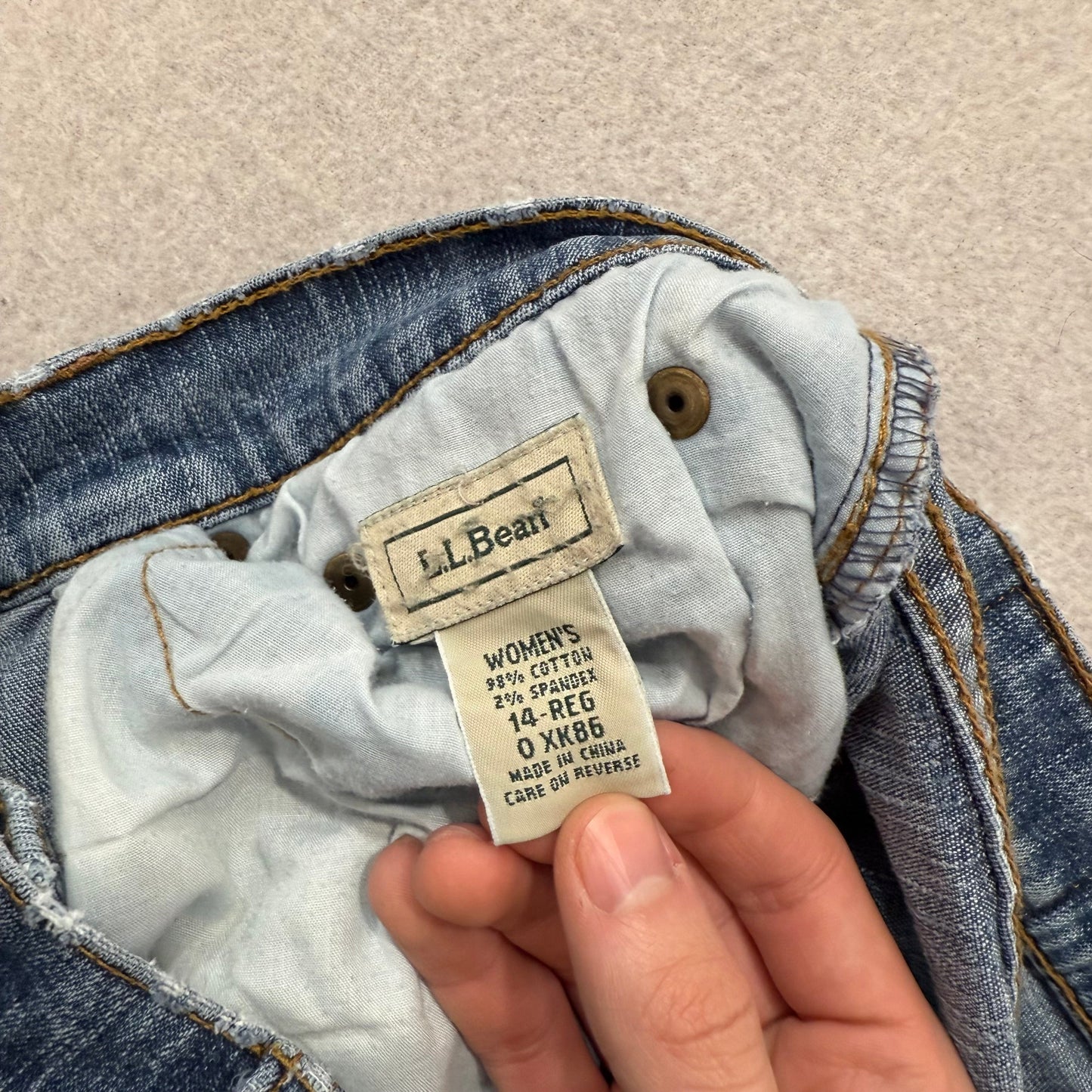 L.L.Bean Women's Medium Wash Blue Denim Straight Leg Jeans Stretched Size 14