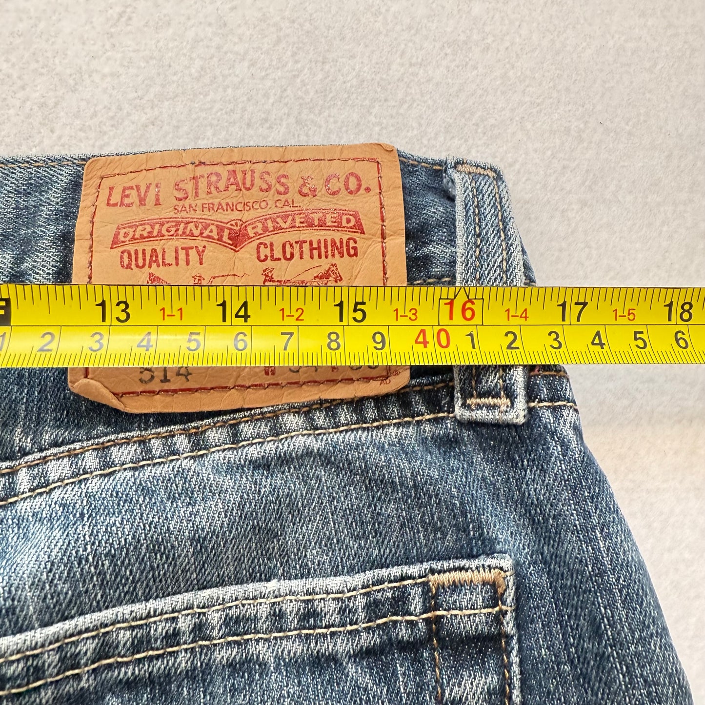 Levi's Strauss & Co. 514 Men's Medium Blue Denim Slim Straight Leg Jeans Size 34