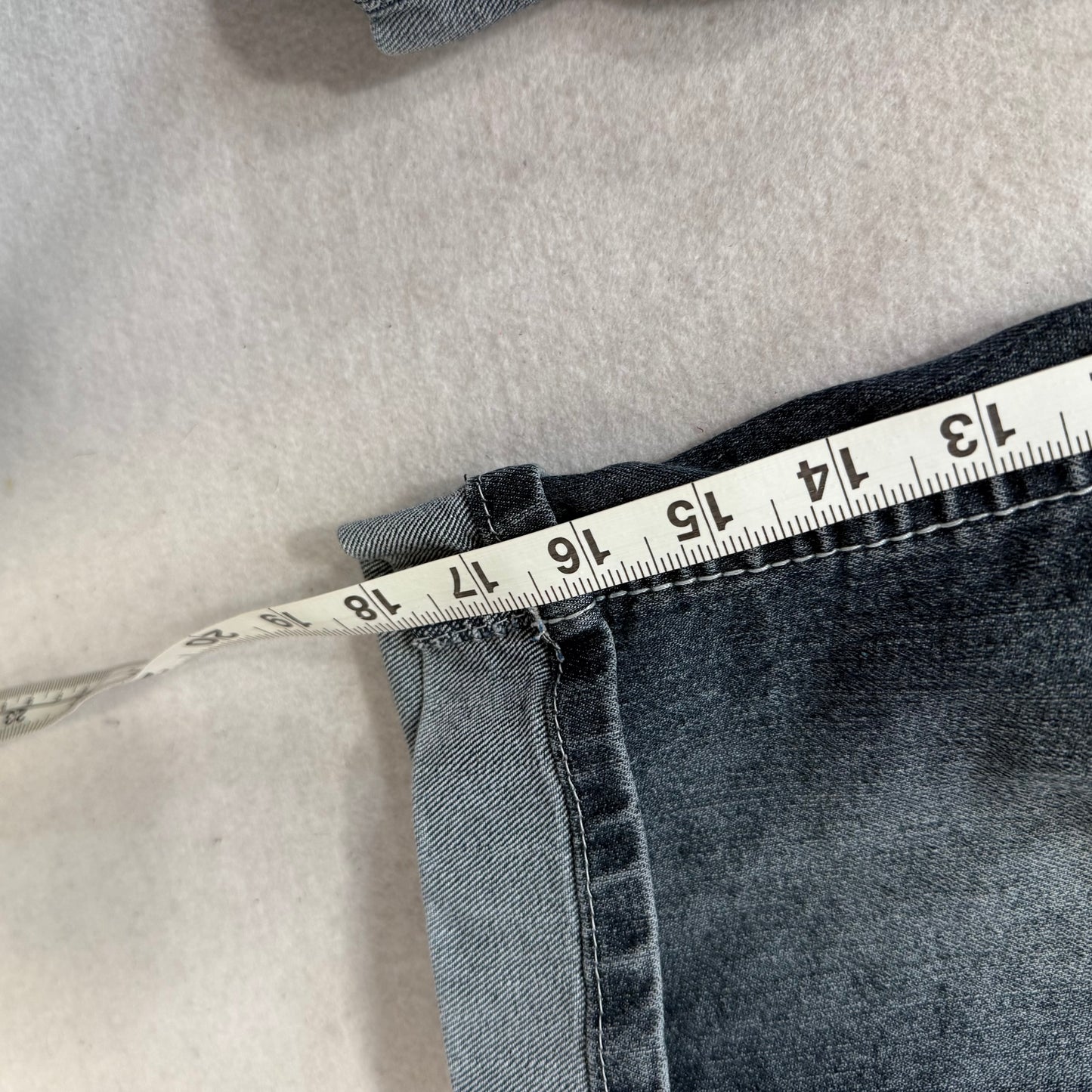 Earl Jean Blue Denim Capri Jeans Wing Embroidered Back Pockets Size 8P