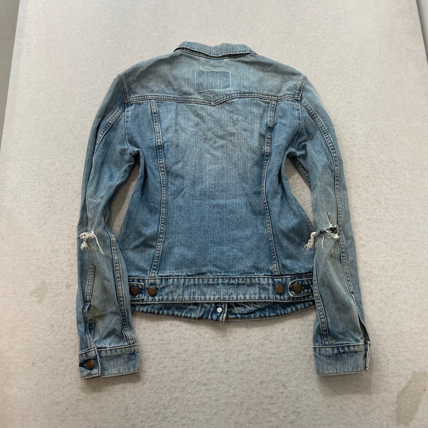 Levi's Women's Blue Denim Trucker Jacket Light Wash Distressed Classic Size M