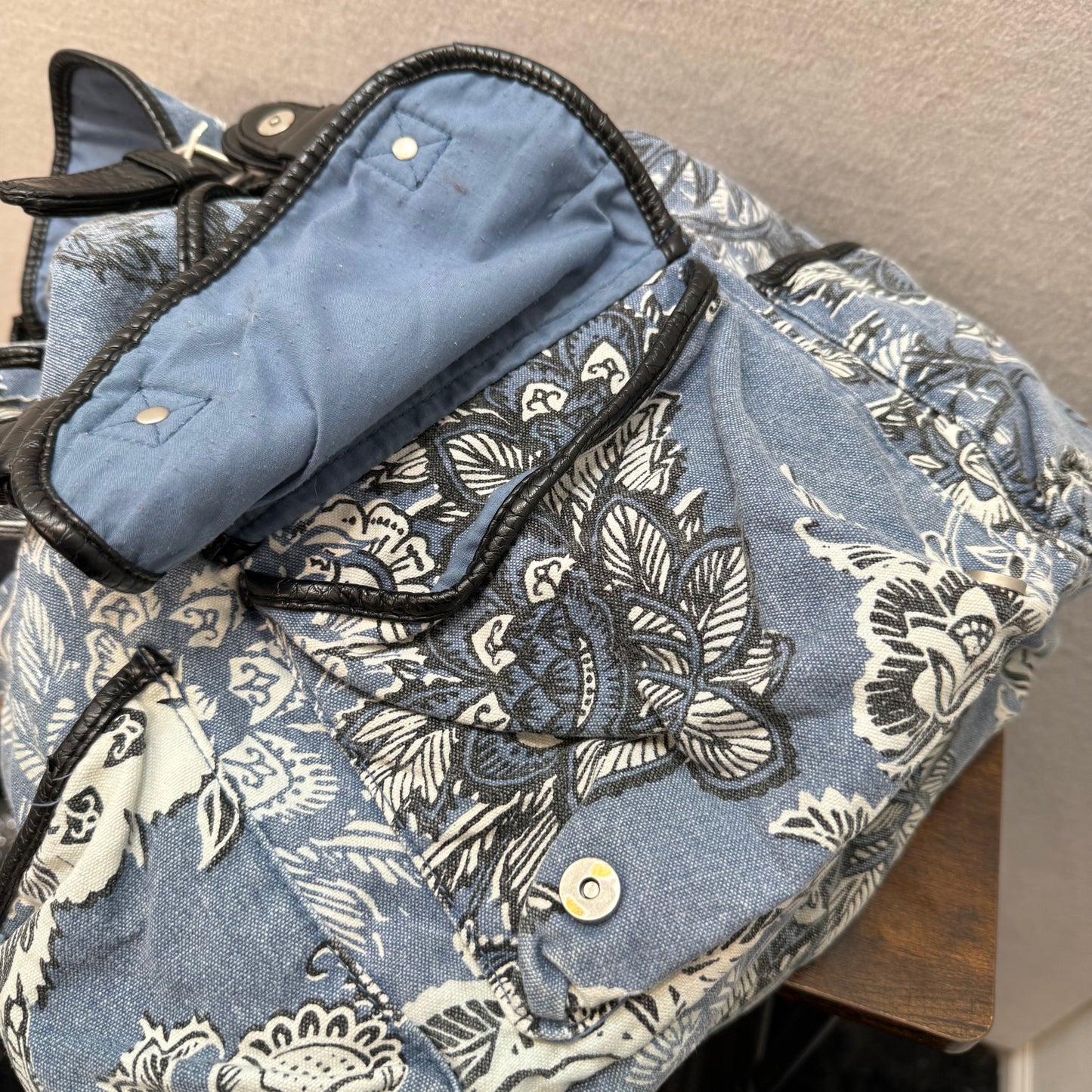 Aeropostale Blue White Paisley Canvas Flap Top Backpack Utility Pockets Size L