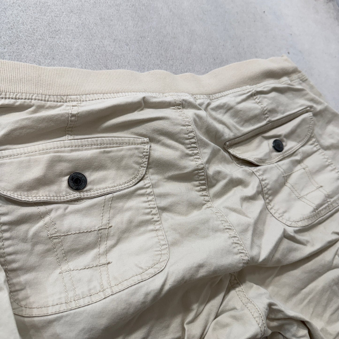 Gloria Vanderbilt Men's Beige Cargo Capri Shorts Back Flap Pockets Size W36