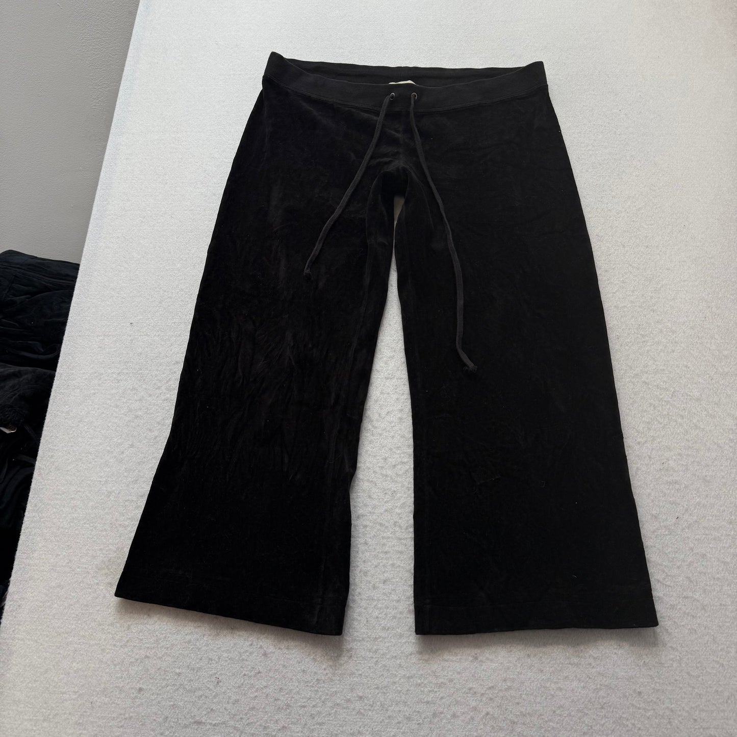 2003 Vintage Juicy Couture Women's Black Velour Hoodie & Capri Pant Set Size L/M
