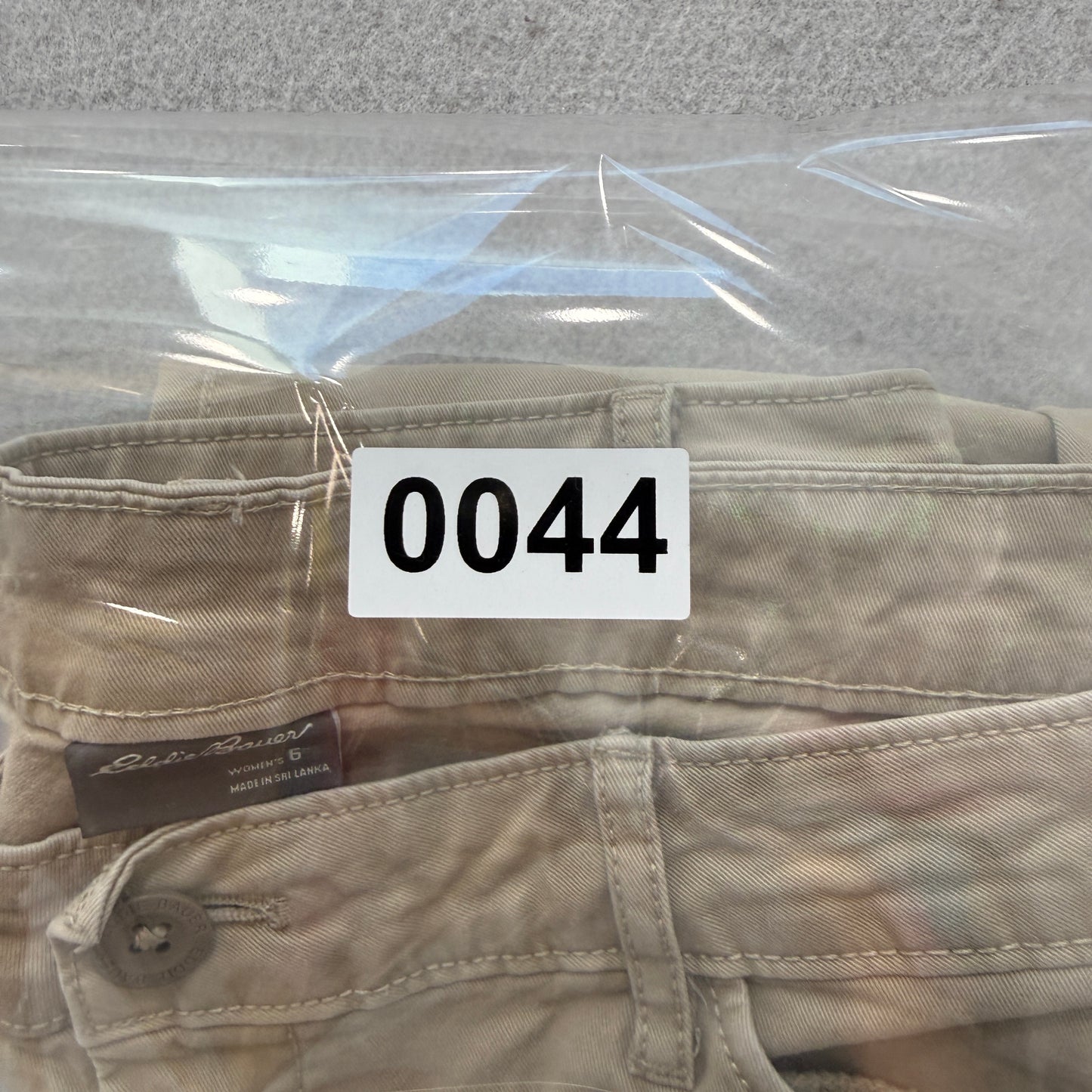 Eddie Bauer Women's Khaki Chino Pants Pockets Zip-Fly Relaxed Fit Casual Size 6