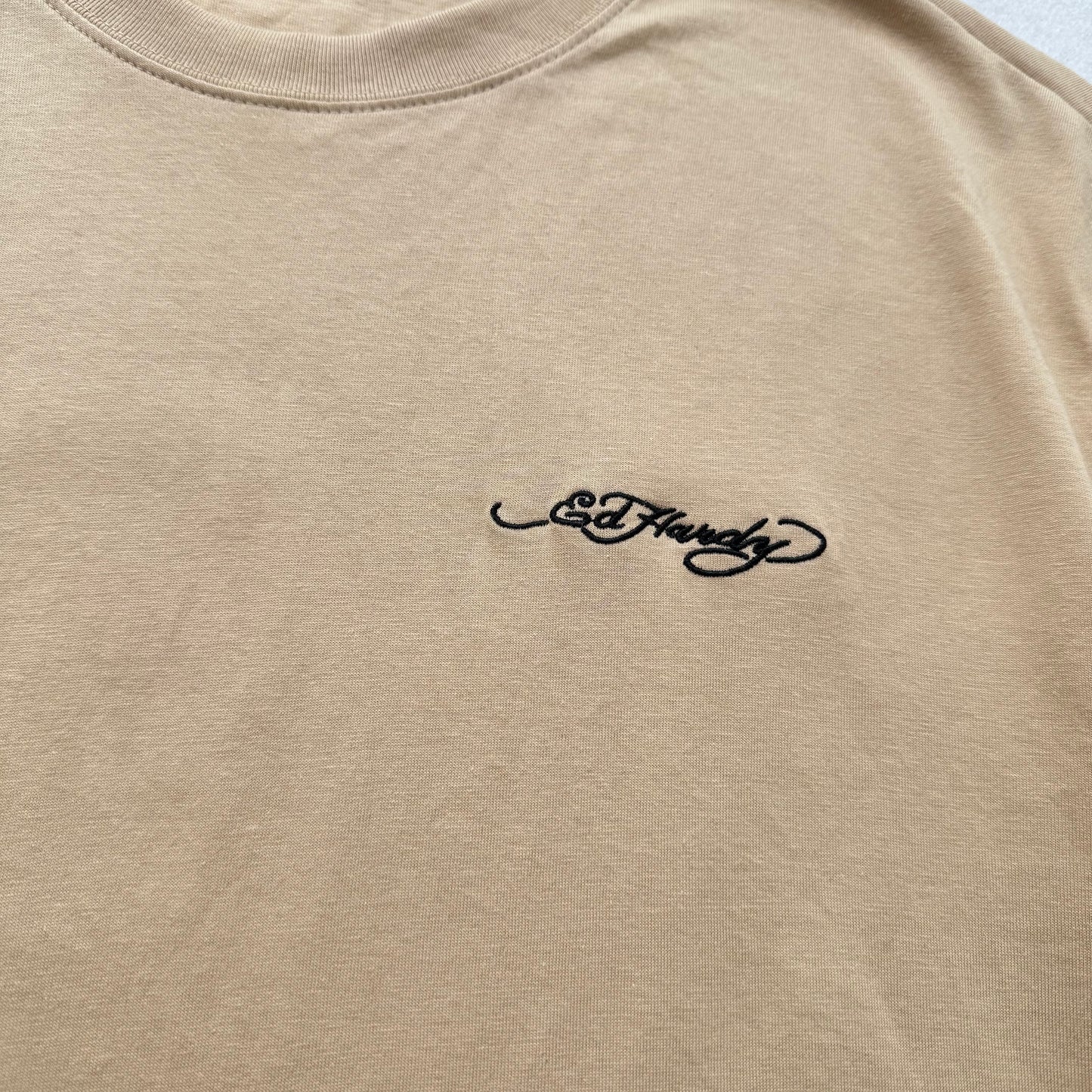 ED HARDY BLACK EMBROIDERED SAND TEE