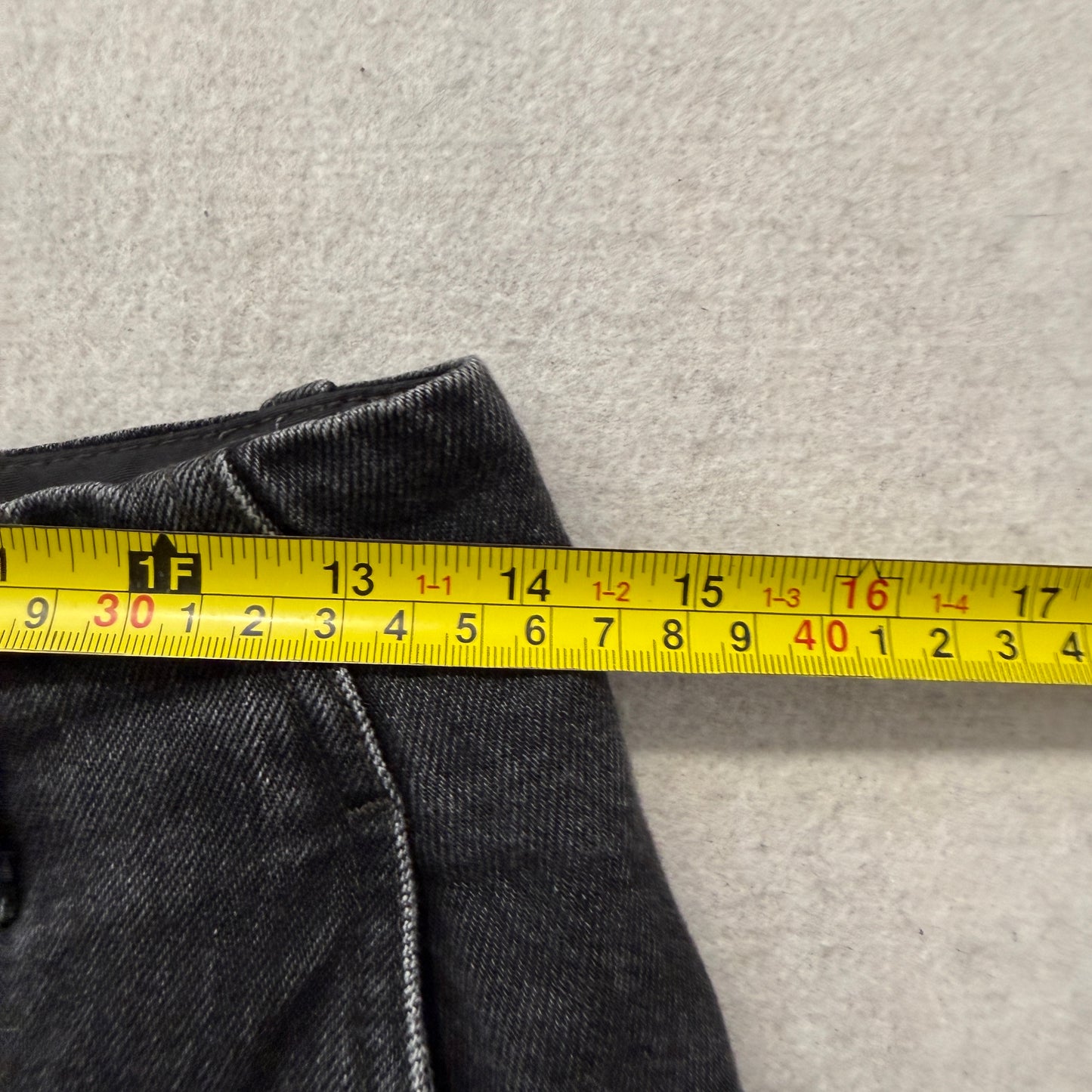 Uniqlo U Men's Black Denim Relaxed Fit Jeans Zip-Fly Pockets Classic Size W28