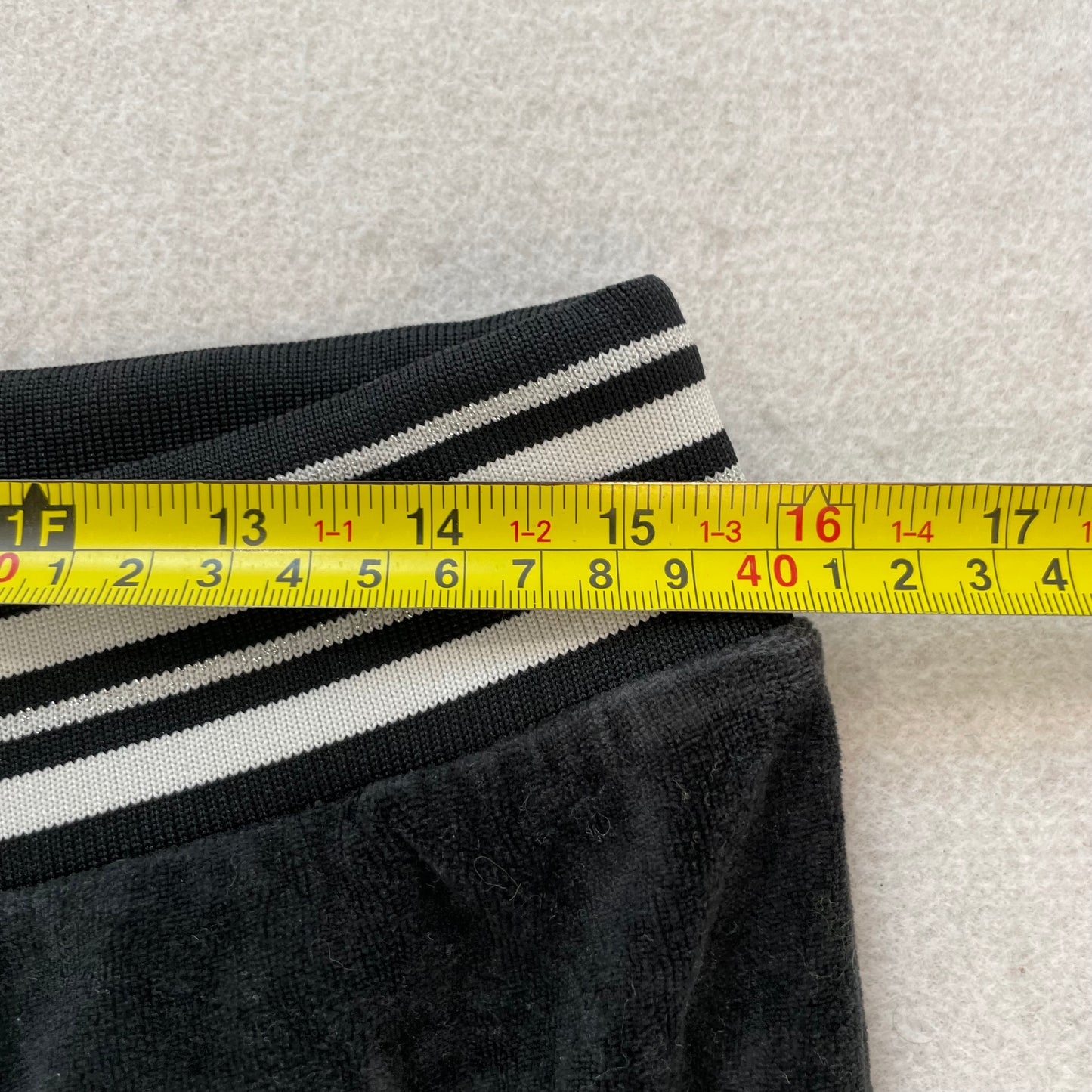 Juicy Couture Womens Black Velour Capris Pant Drawstring Snap Flap Pocket Size M