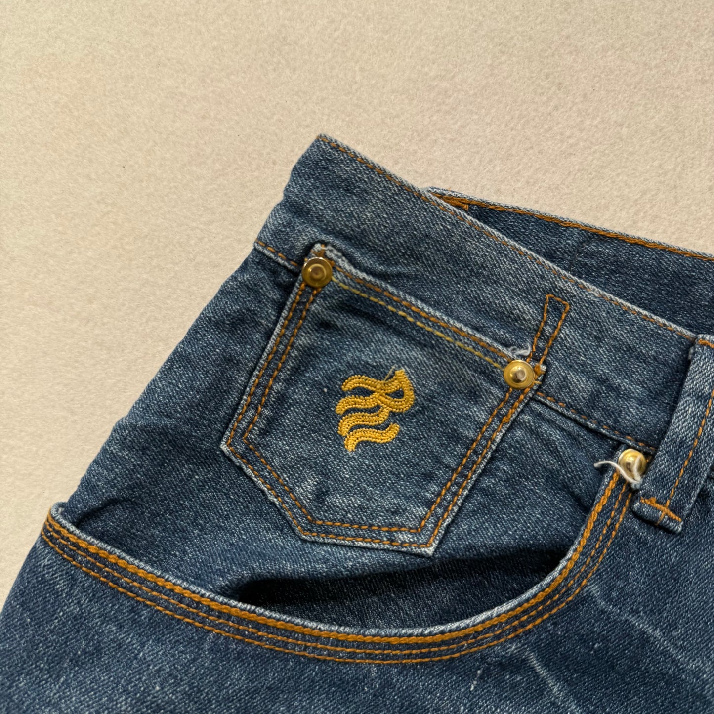 Rocawear Medium Blue Denim Jeans Straight Leg Embroidered Logo 100% Cotton 46