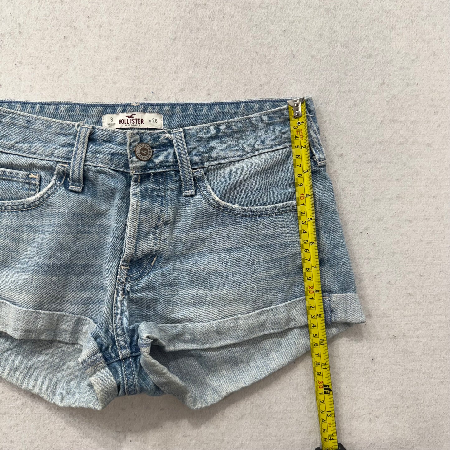 Hollister Women's Blue Denim Shorts Light Wash Stretch Cuffed Hem Size 3 W26